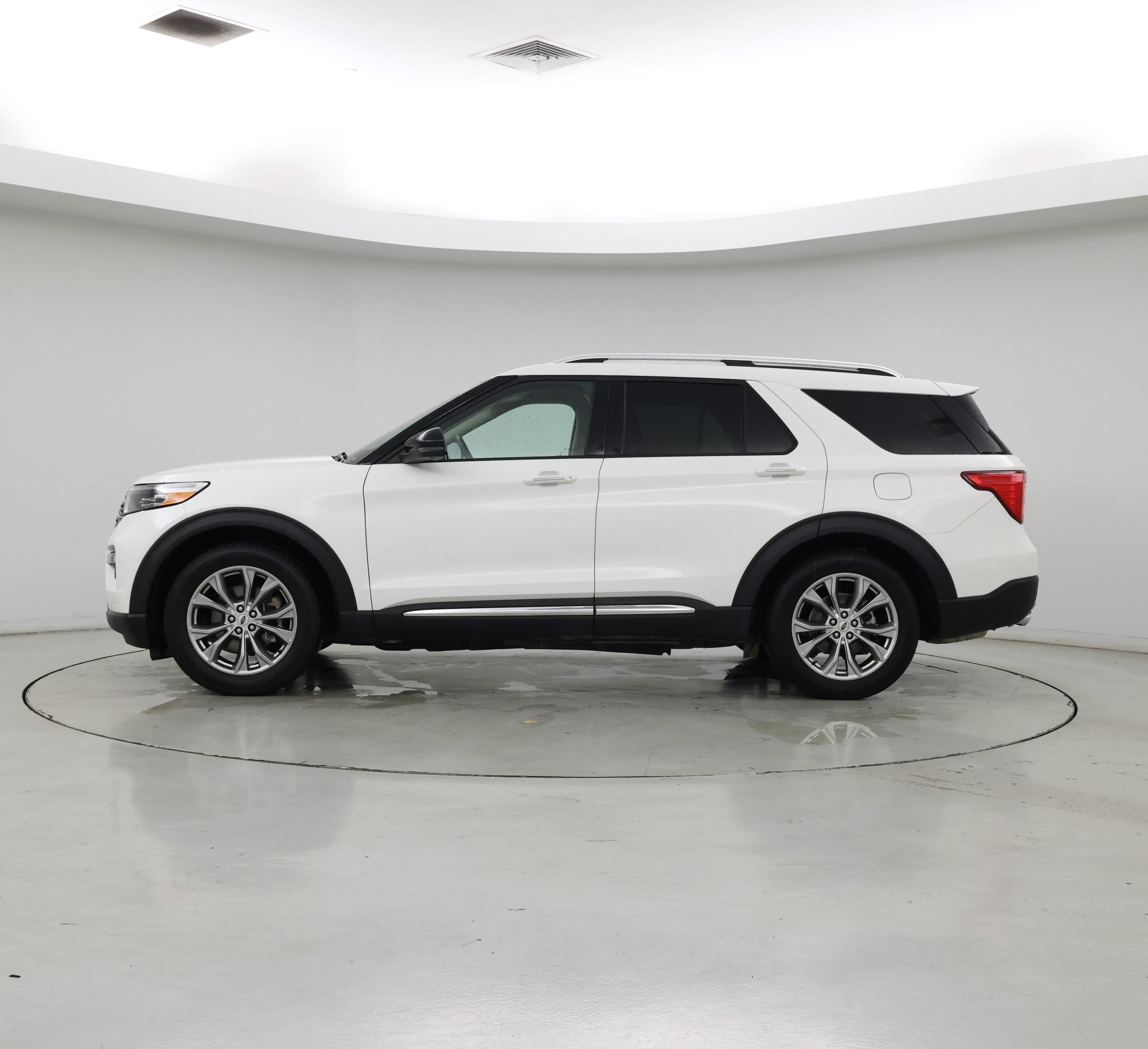 Thumbnail: 2022 Ford Explorer - 3