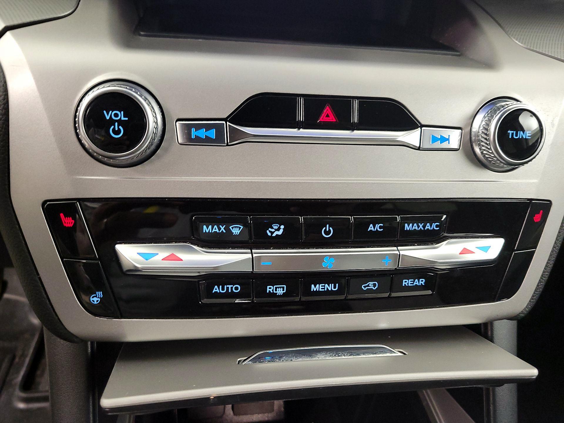 Thumbnail: 2022 Ford Explorer - 17