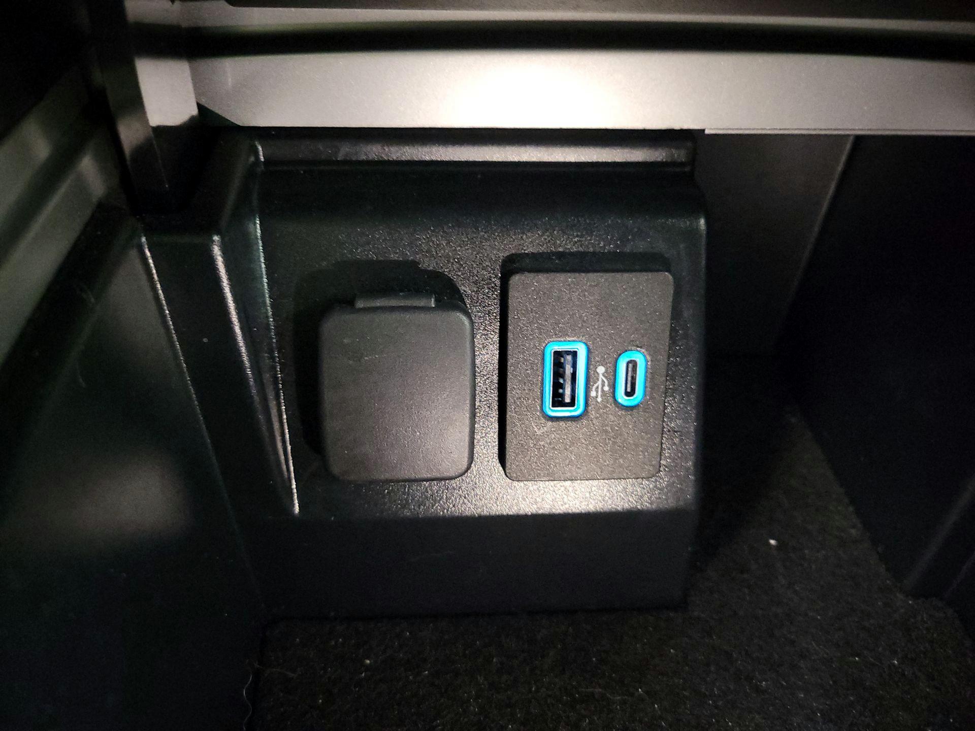 Thumbnail: 2022 Ford Explorer - 19