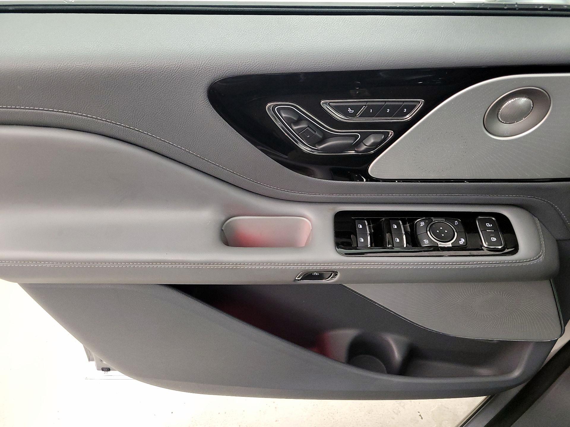 Thumbnail: 2020 Lincoln Aviator - 12