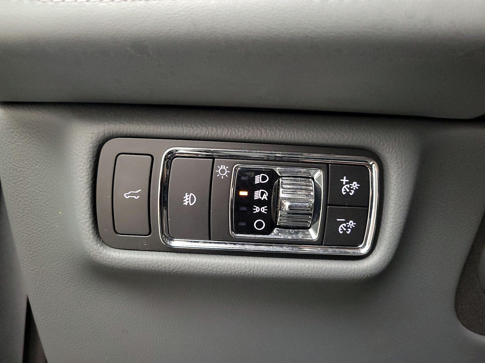 Thumbnail: 2020 Lincoln Aviator - 13