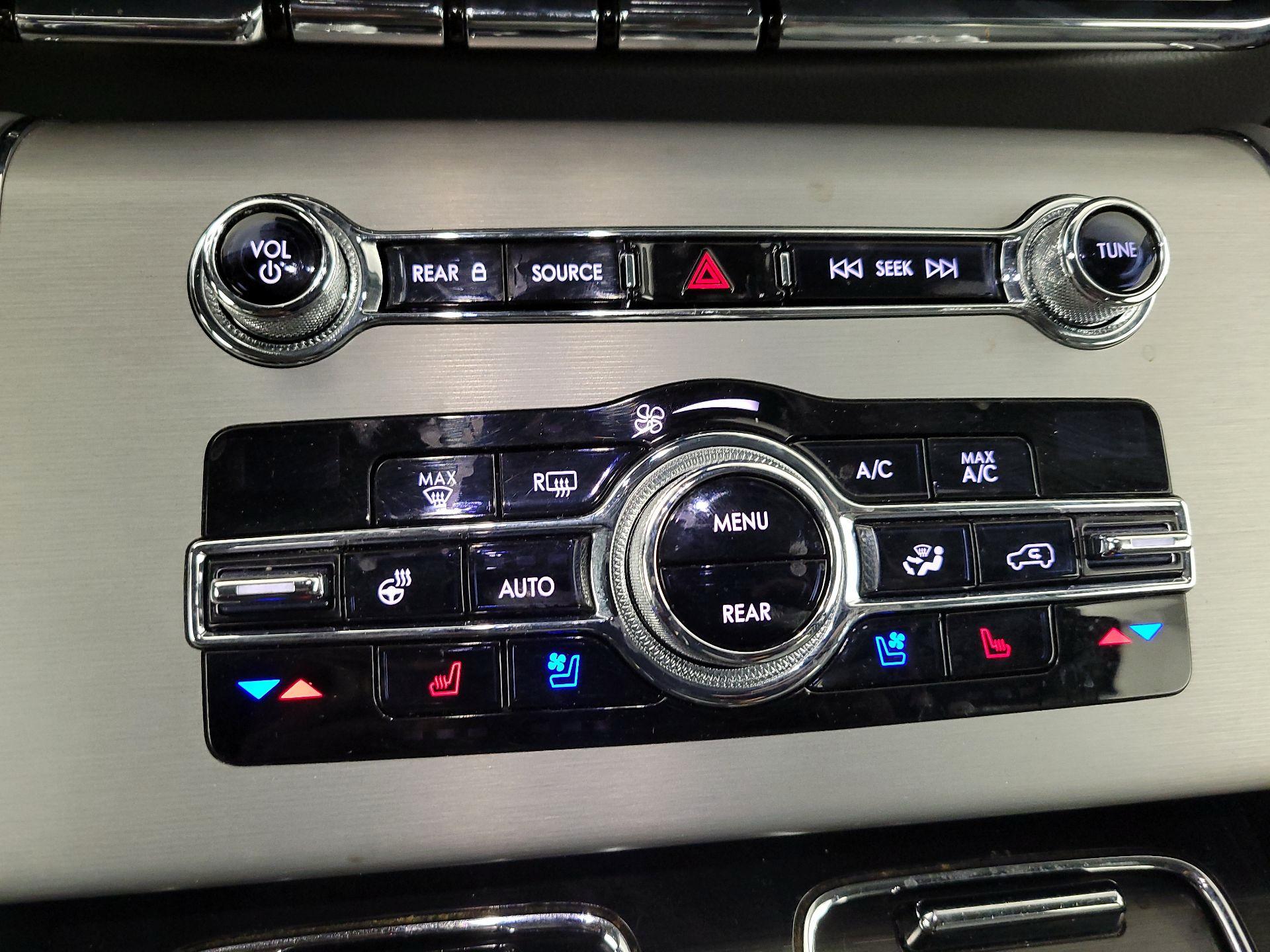 Thumbnail: 2020 Lincoln Aviator - 17