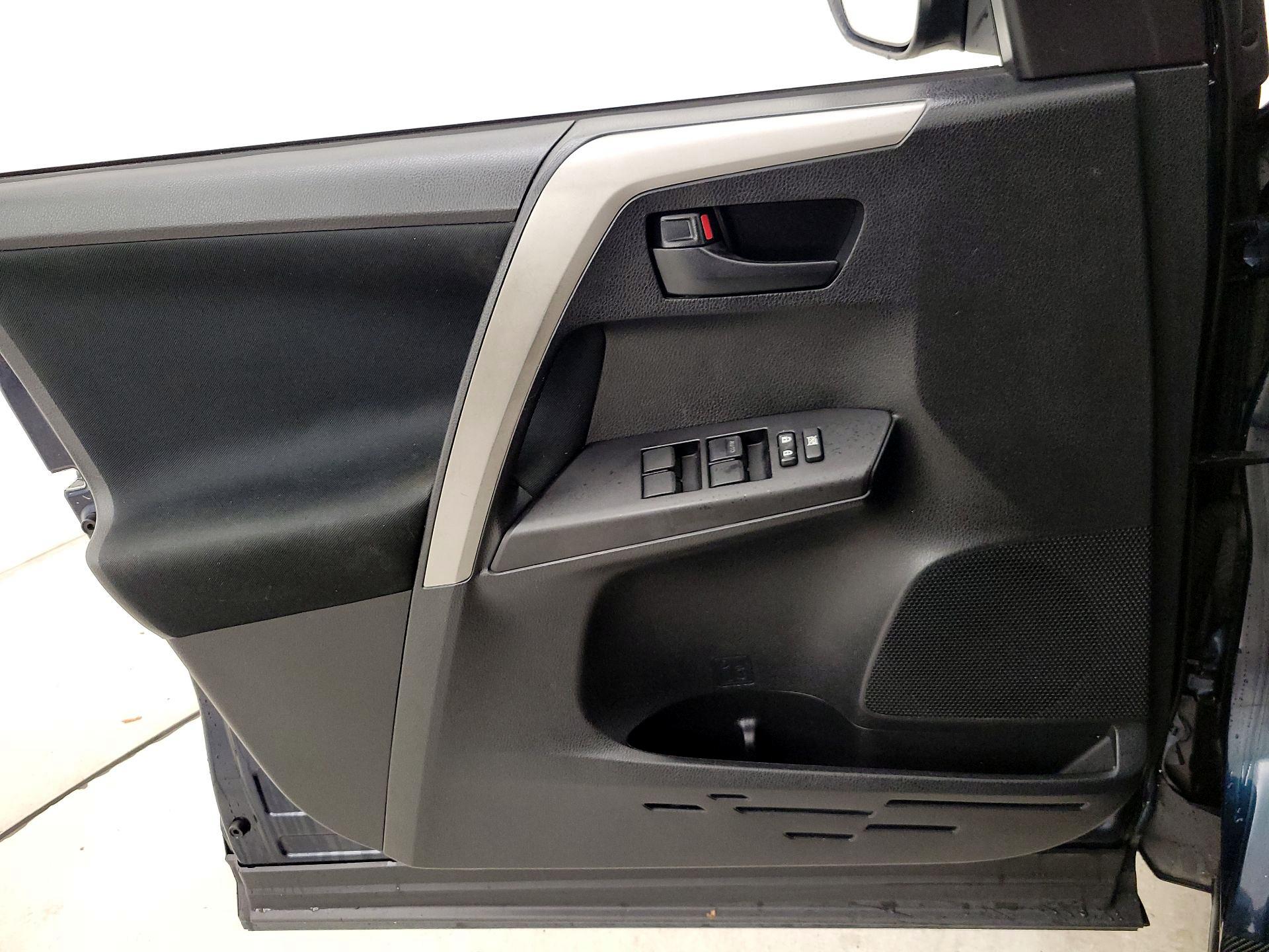 Thumbnail: 2017 Toyota RAV4 - 12