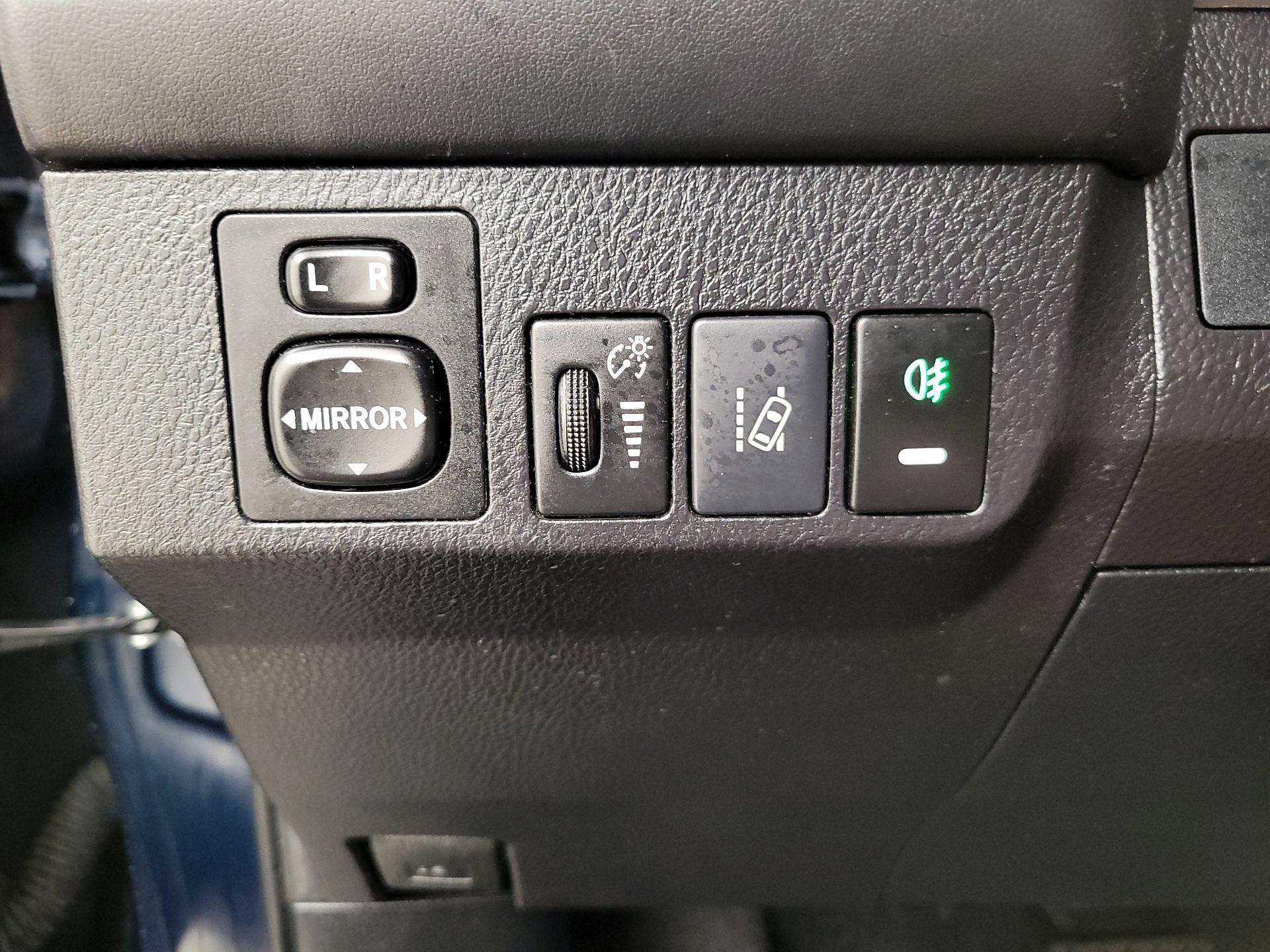 Thumbnail: 2017 Toyota RAV4 - 13