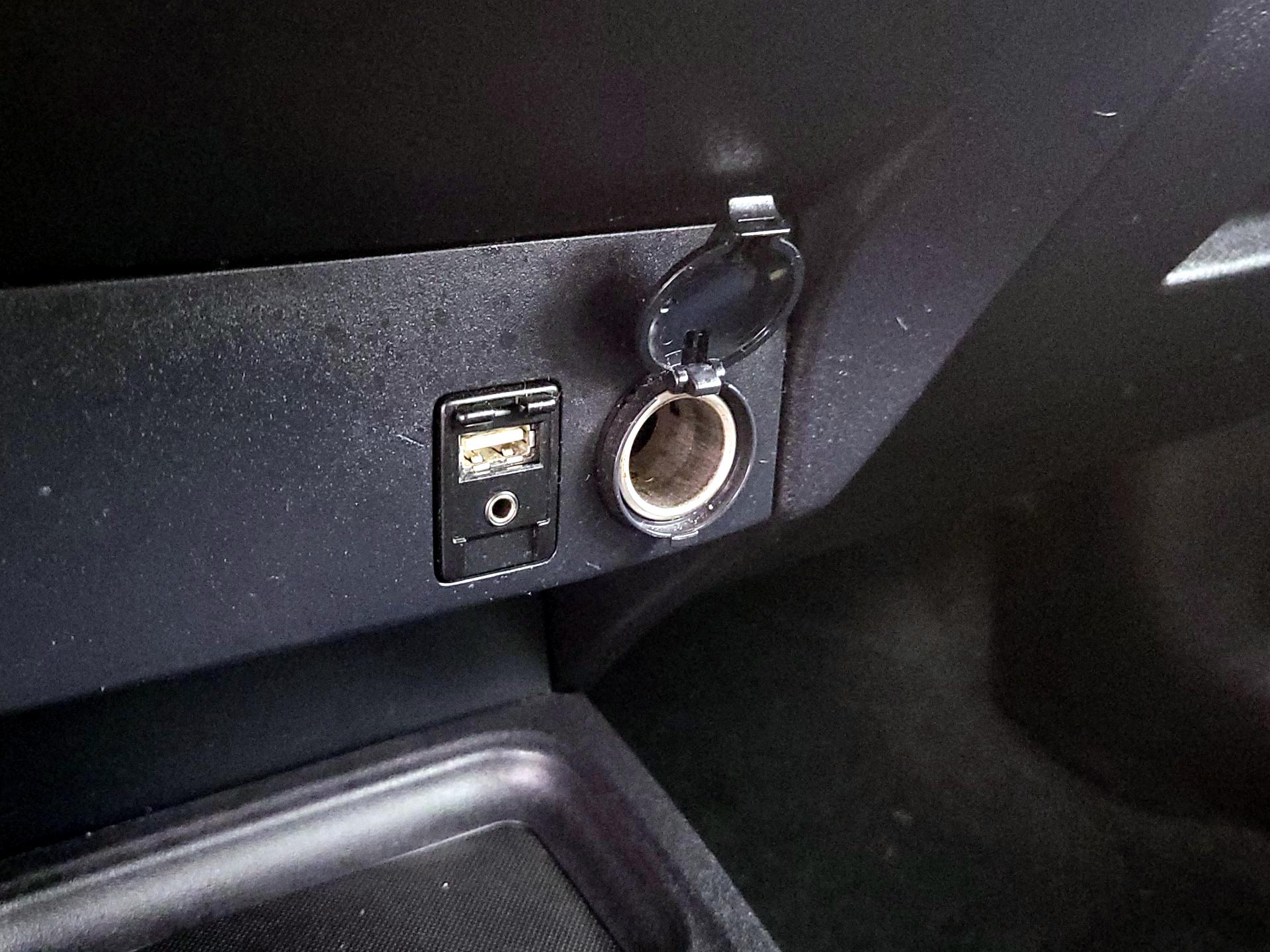 Thumbnail: 2017 Toyota RAV4 - 18