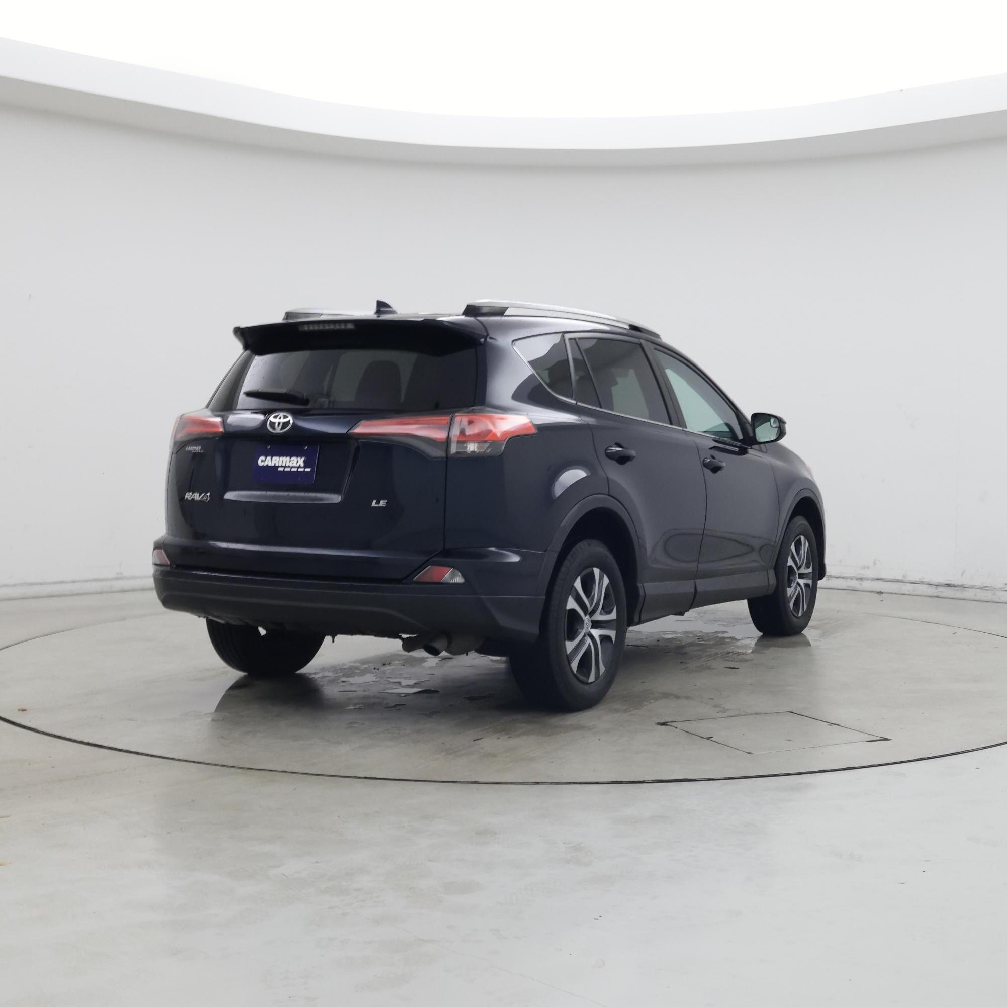 Thumbnail: 2017 Toyota RAV4 - 8