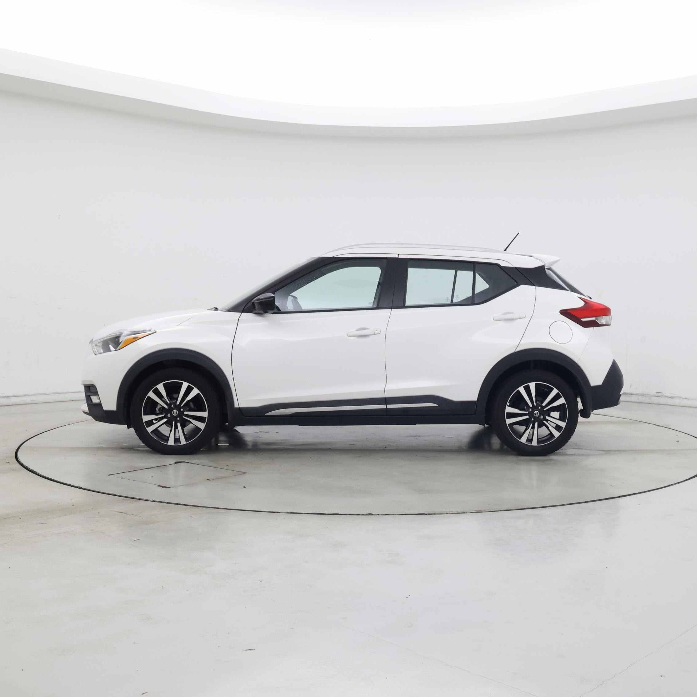 Thumbnail: 2018 Nissan Kicks - 3