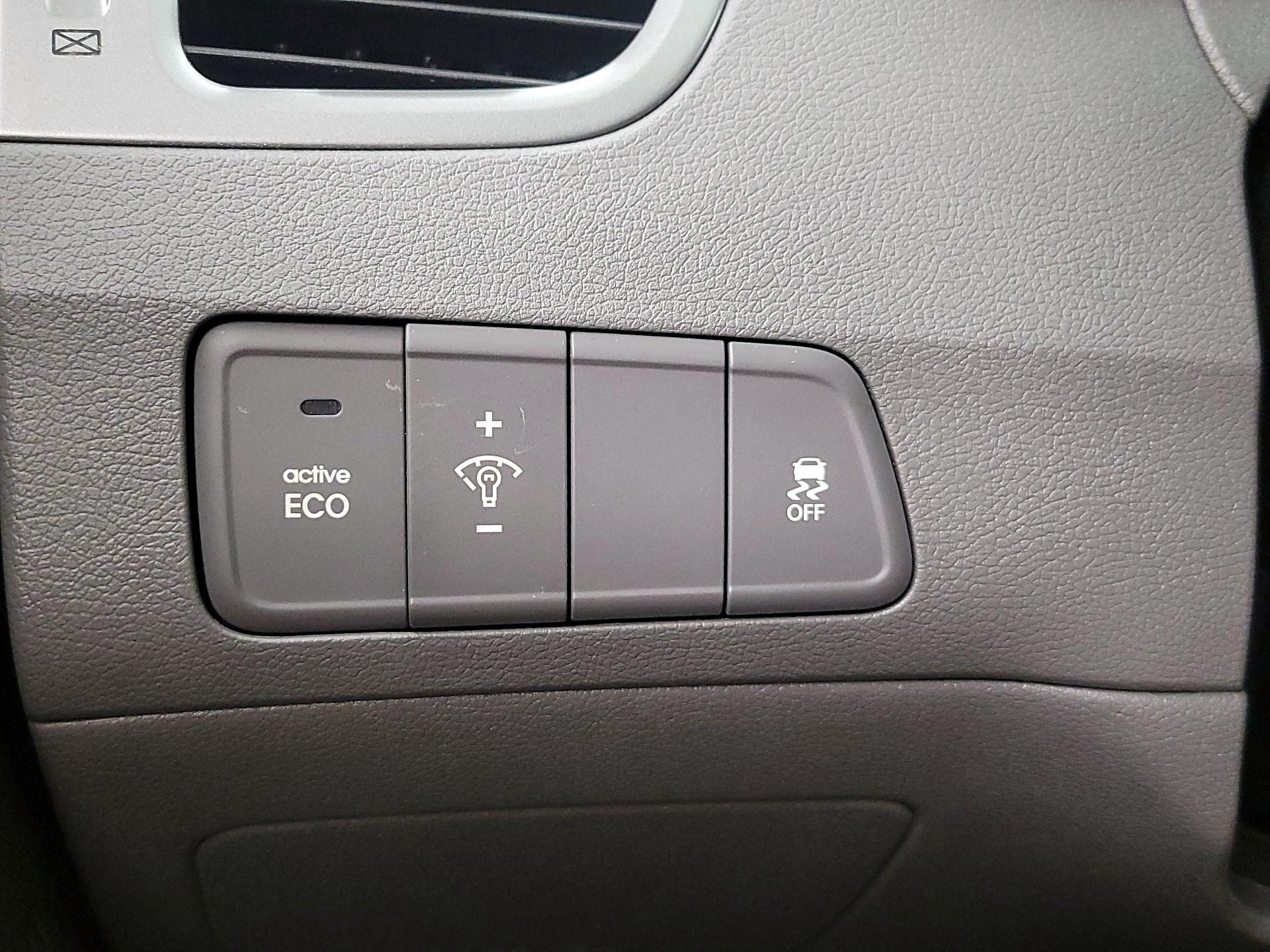 Thumbnail: 2015 Hyundai Elantra - 13