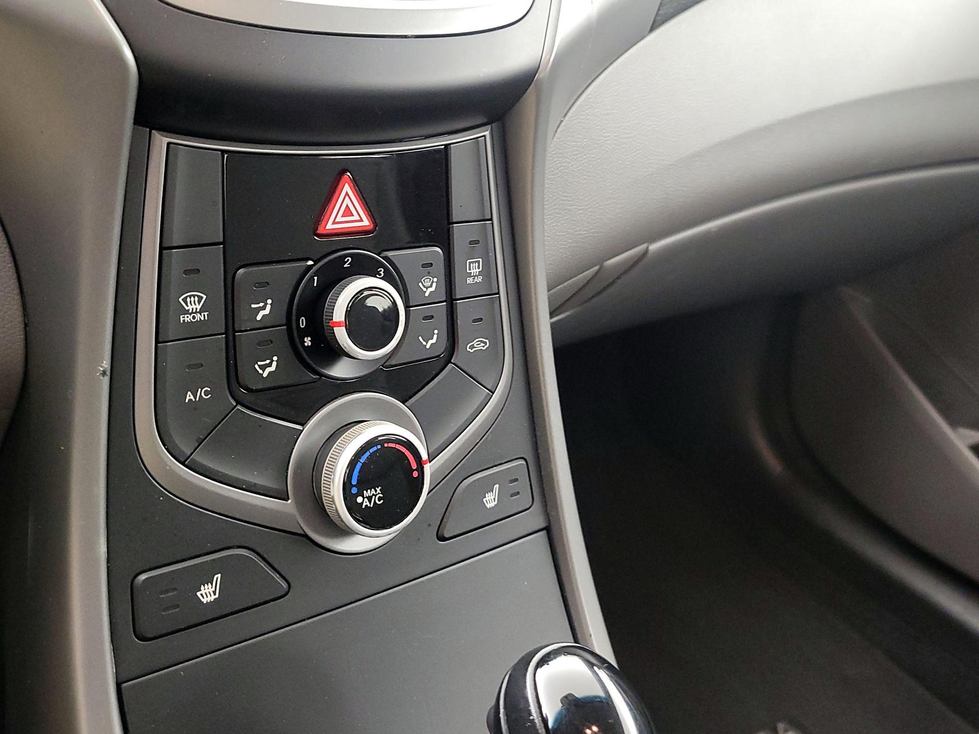 Thumbnail: 2015 Hyundai Elantra - 16