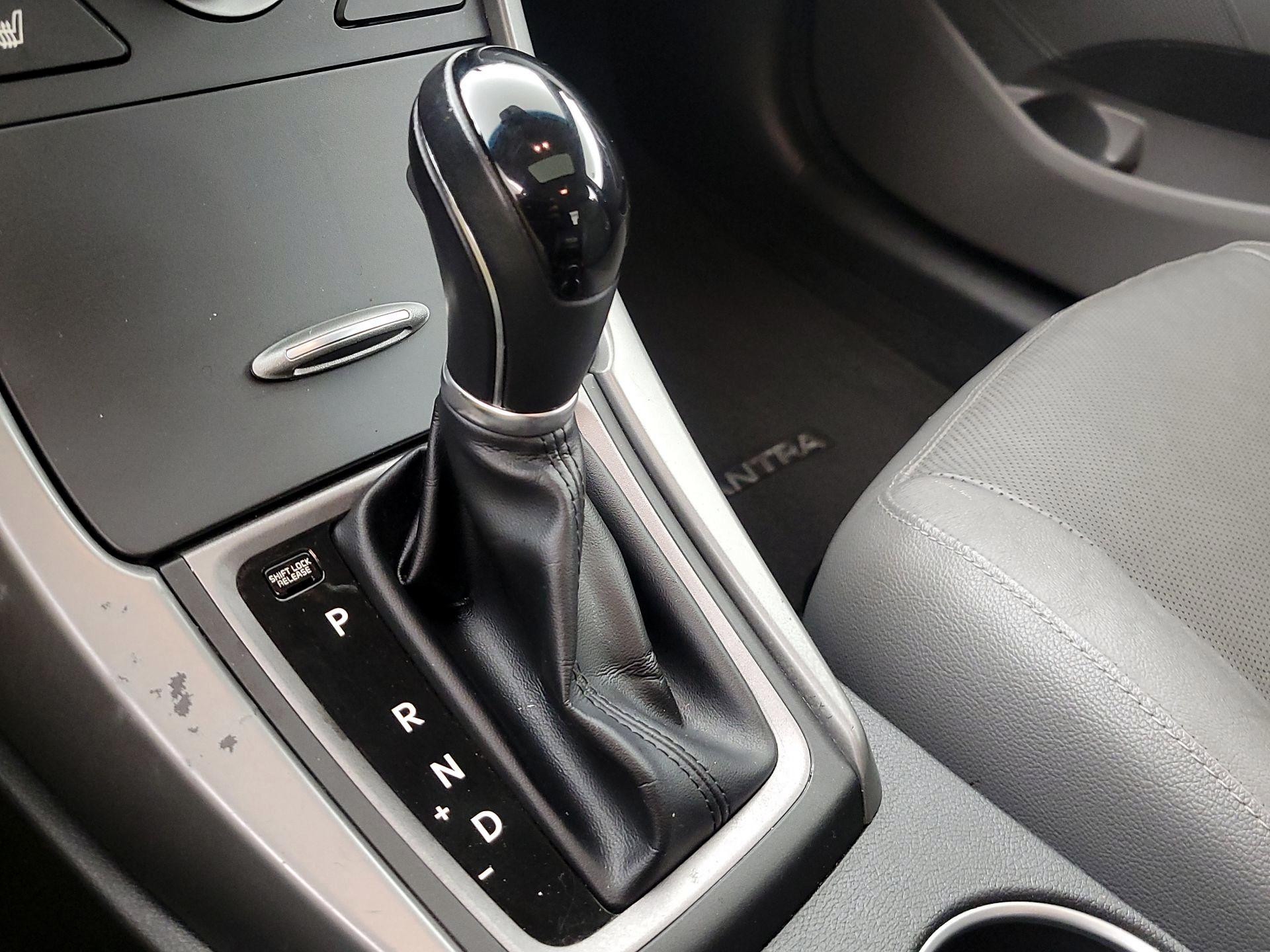 Thumbnail: 2015 Hyundai Elantra - 17