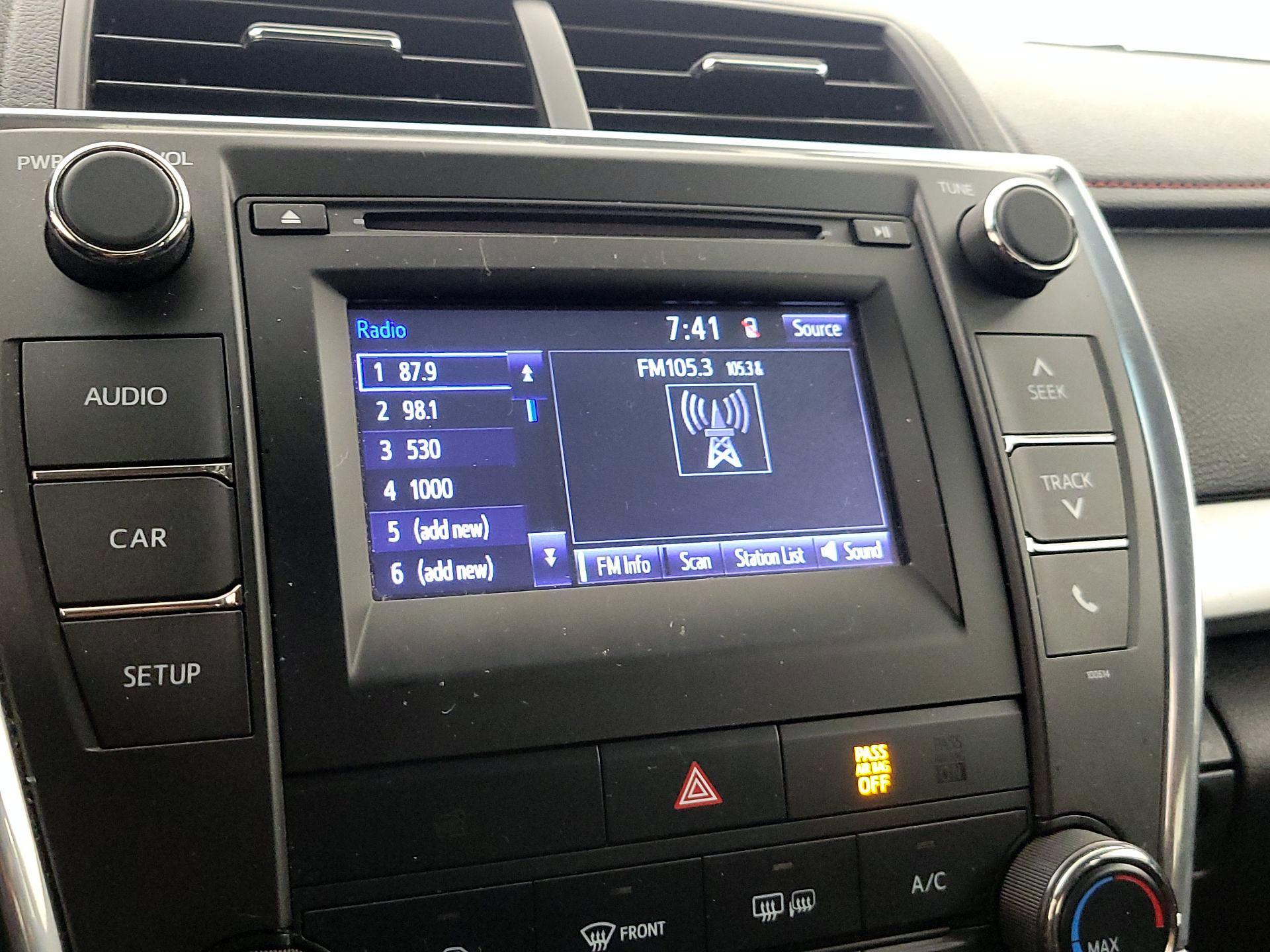 Thumbnail: 2017 Toyota Camry - 15