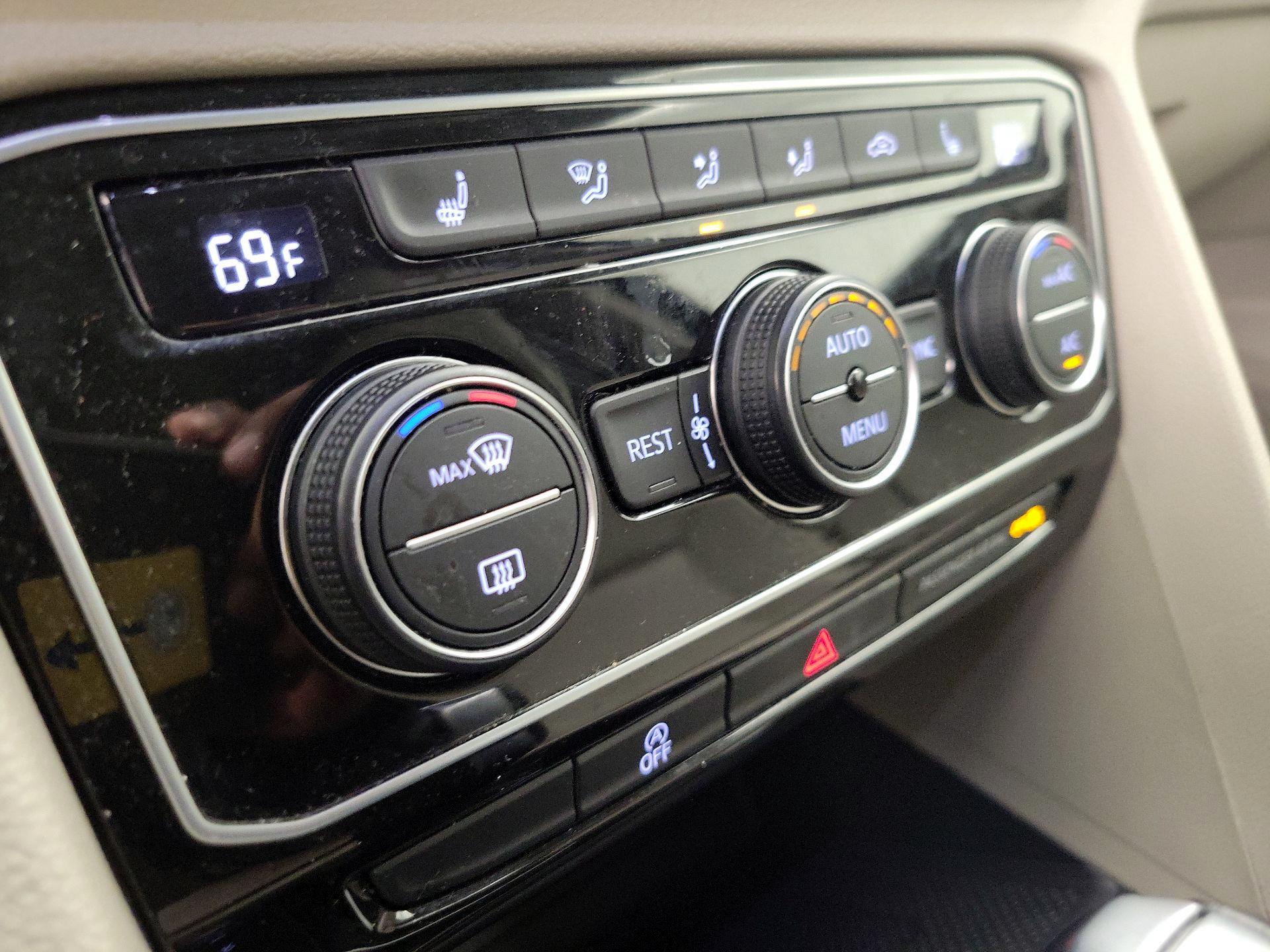 Thumbnail: 2022 Volkswagen Atlas - 16