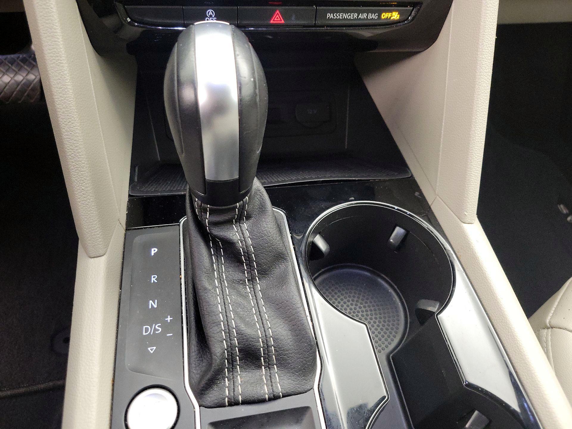 Thumbnail: 2022 Volkswagen Atlas - 17