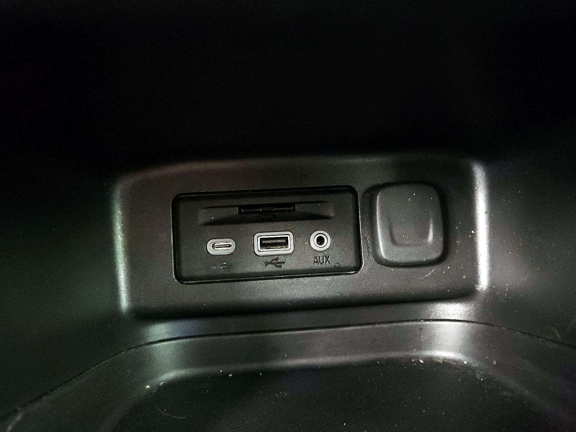 Thumbnail: 2020 Chevrolet Equinox - 18