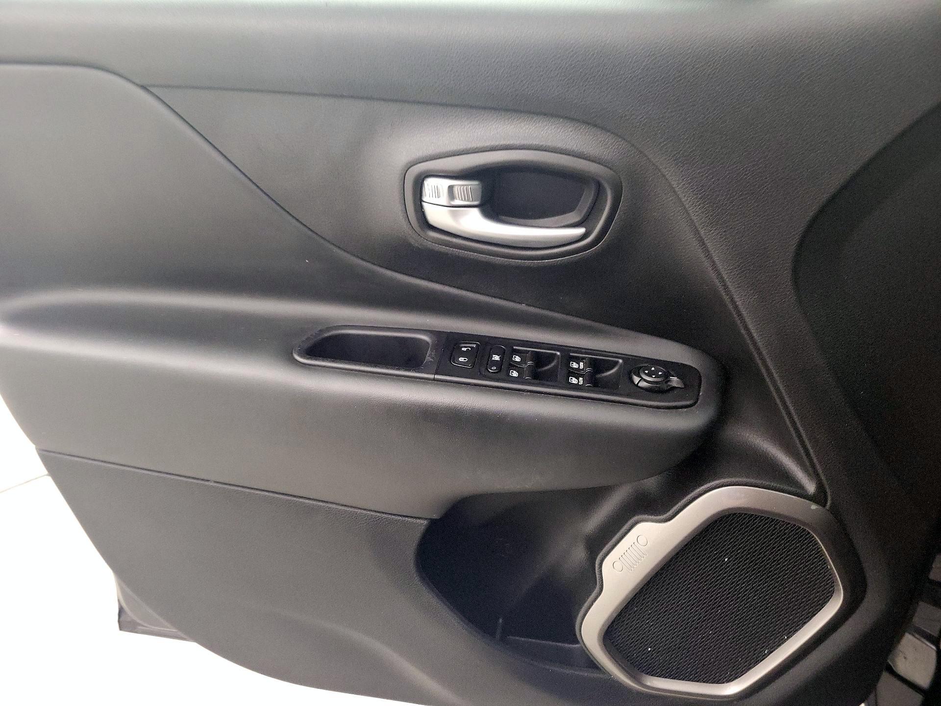 Thumbnail: 2022 Jeep Renegade - 12