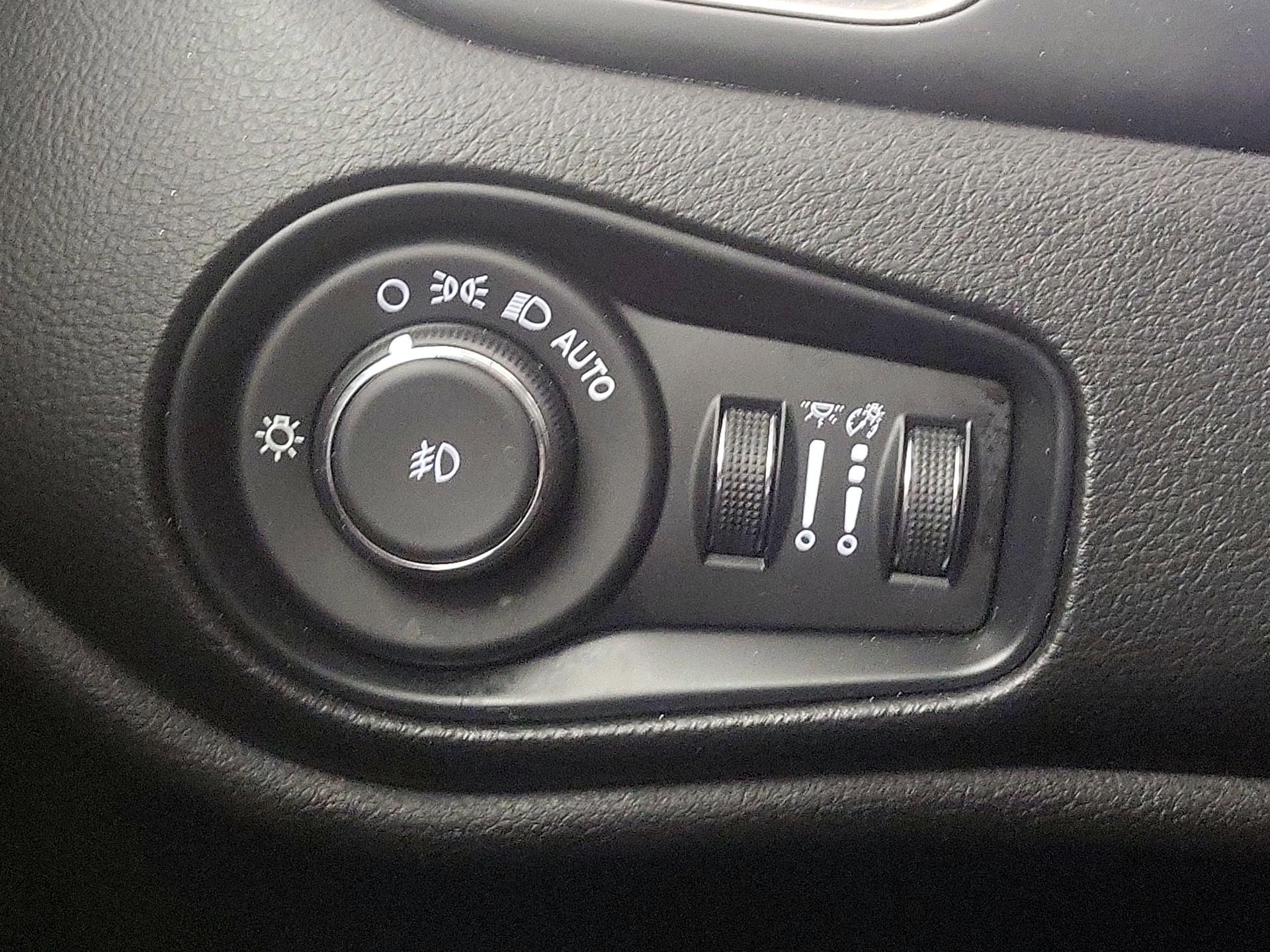 Thumbnail: 2021 Jeep Renegade - 13