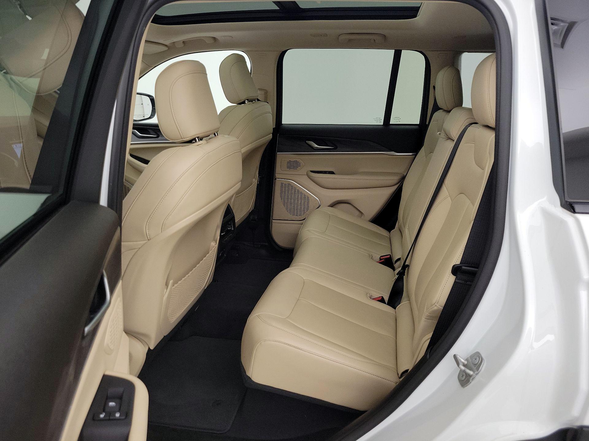 Thumbnail: 2022 Jeep Grand Cherokee - 20