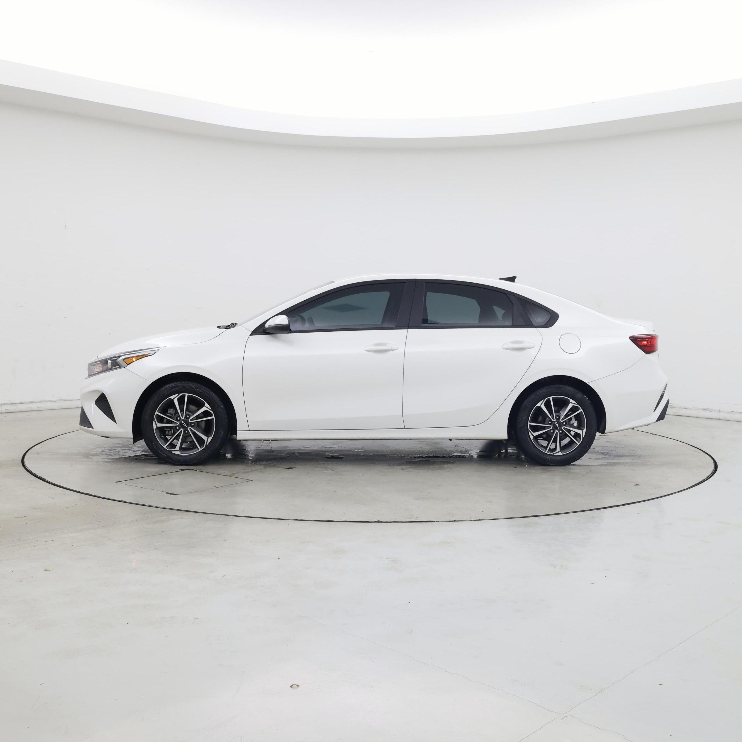 Thumbnail: 2023 Kia Forte - 3