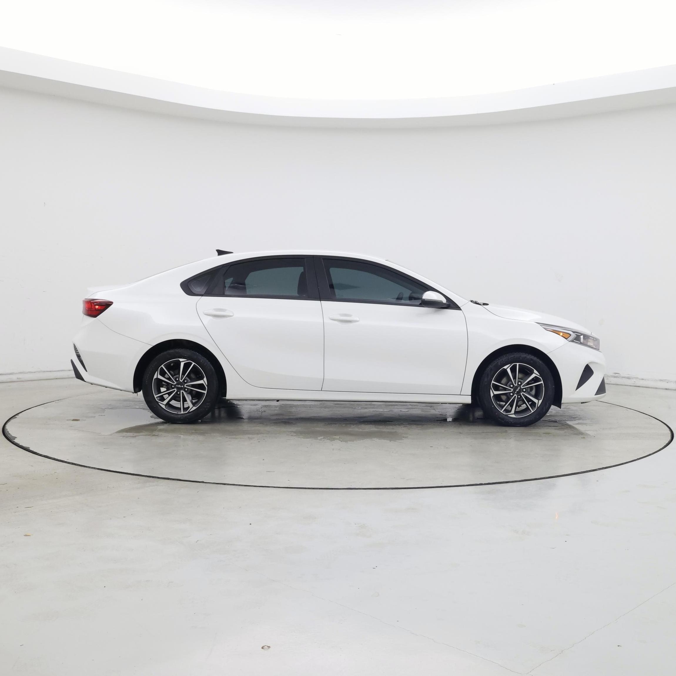 Thumbnail: 2023 Kia Forte - 7