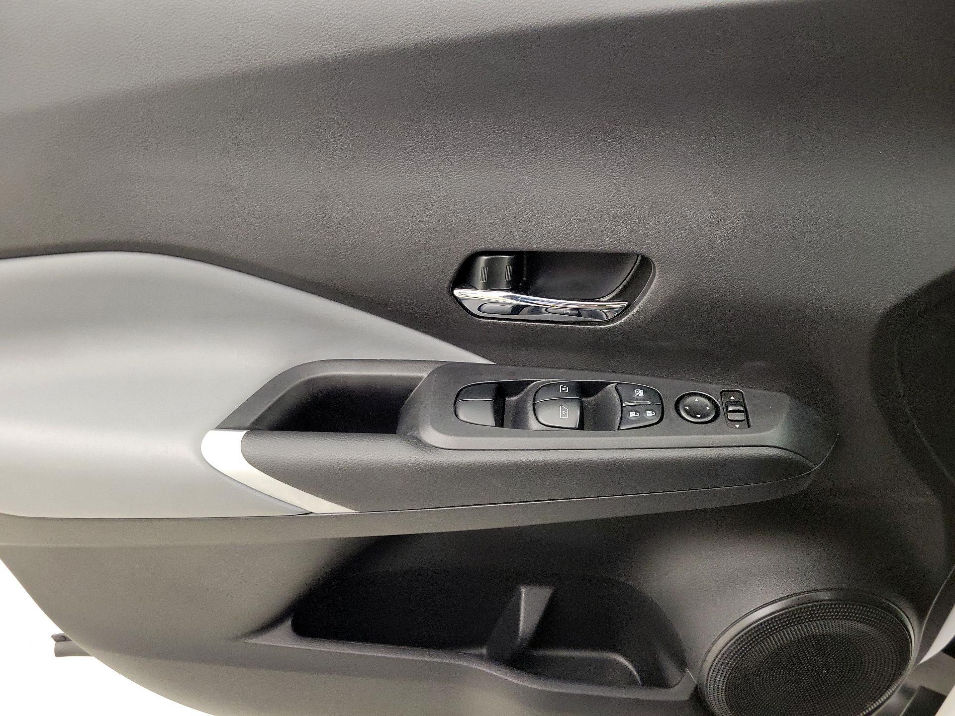 Thumbnail: 2021 Nissan Kicks - 12