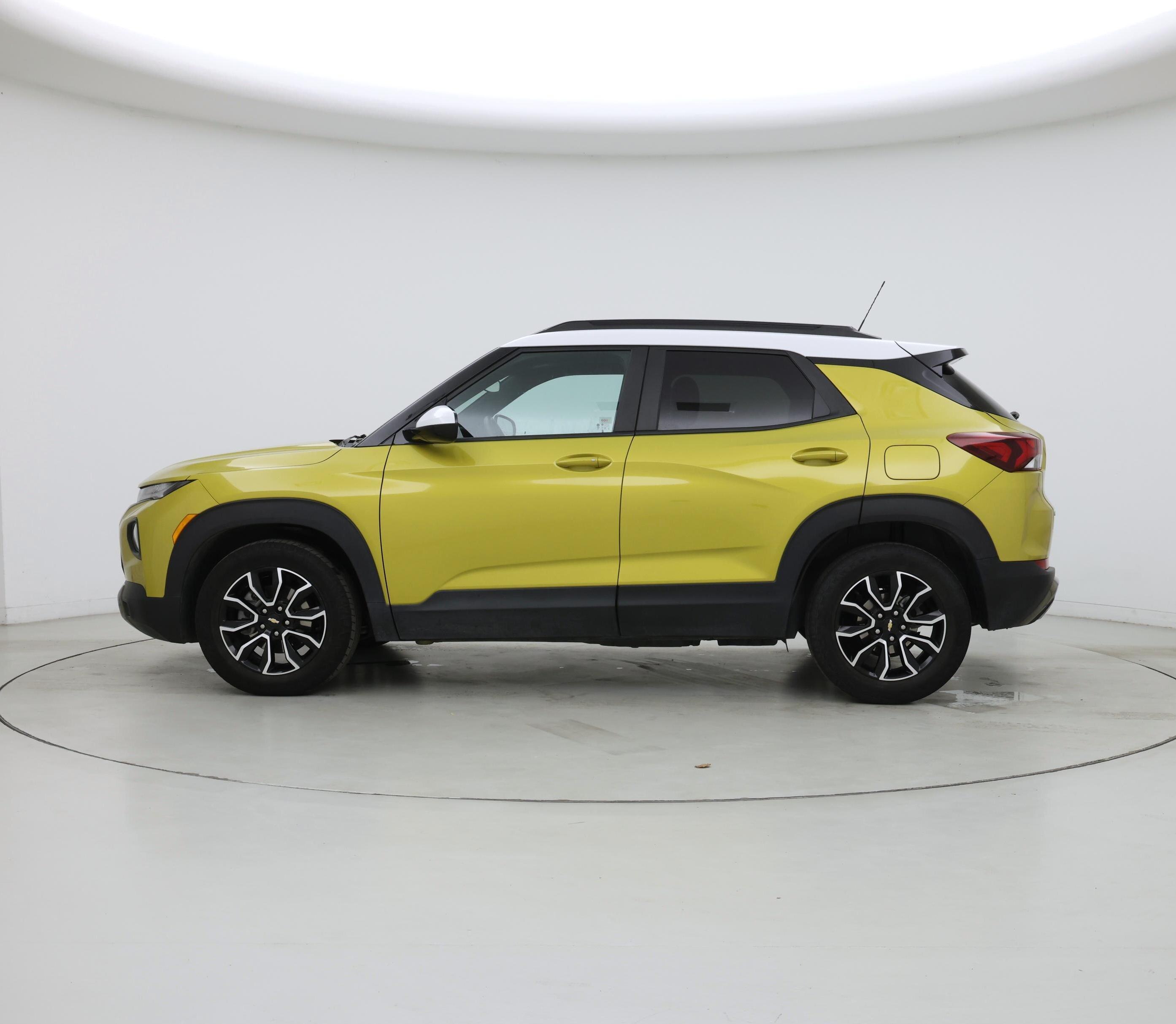 Thumbnail: 2023 Chevrolet TrailBlazer - 3