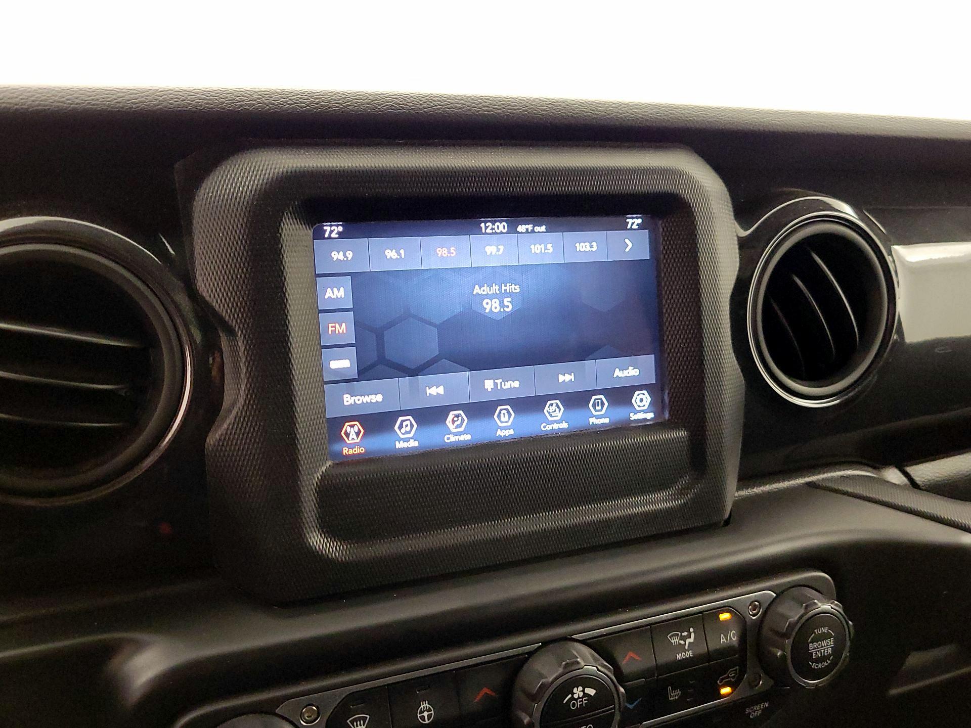 Thumbnail: 2022 Jeep Wrangler - 15