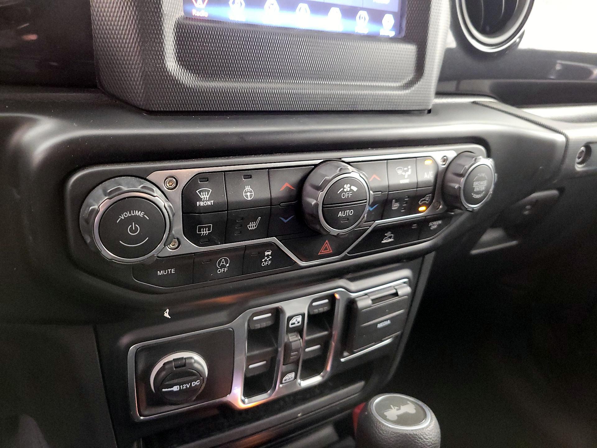 Thumbnail: 2022 Jeep Wrangler - 16