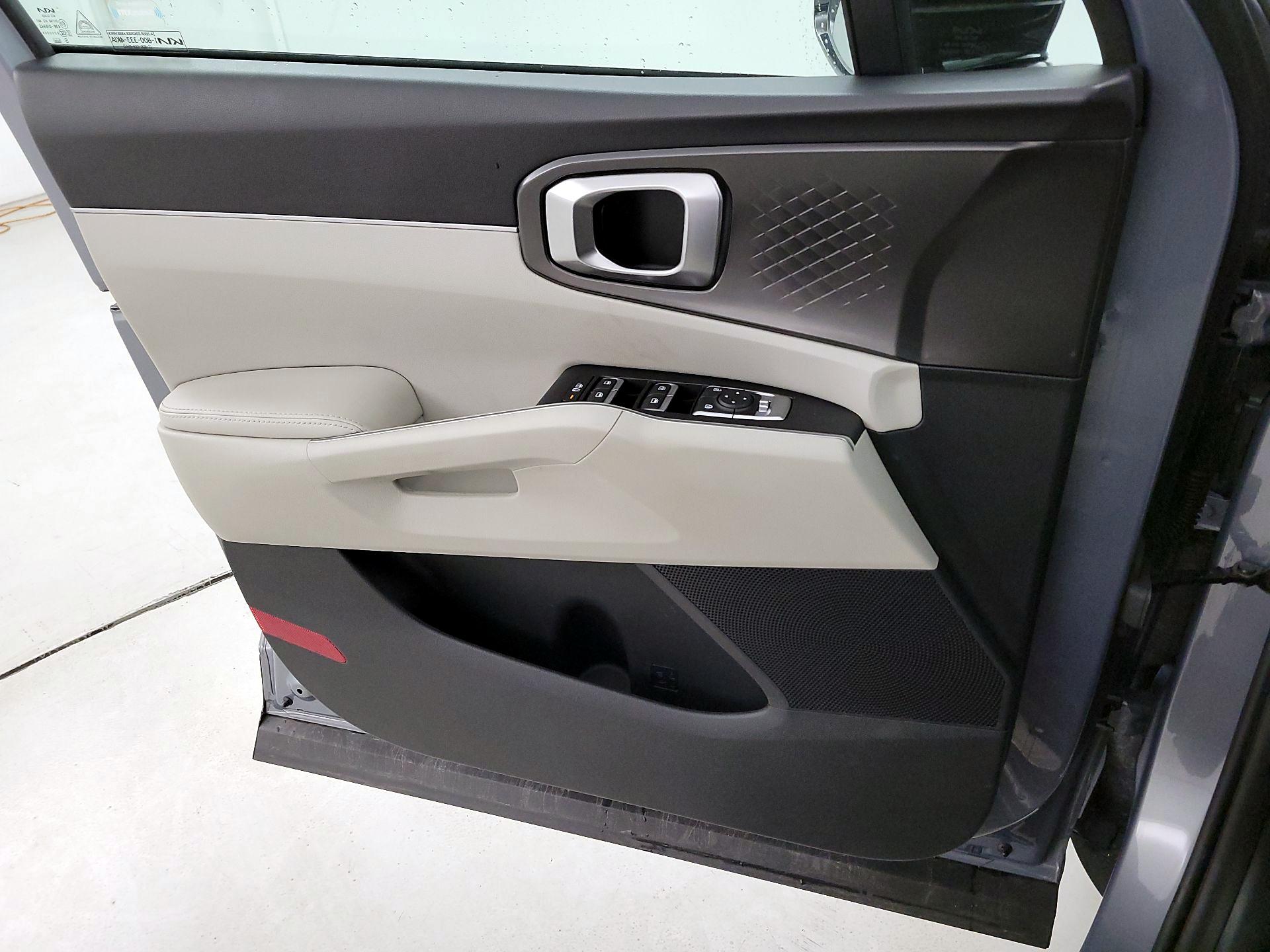 Thumbnail: 2022 Kia Sorento - 12