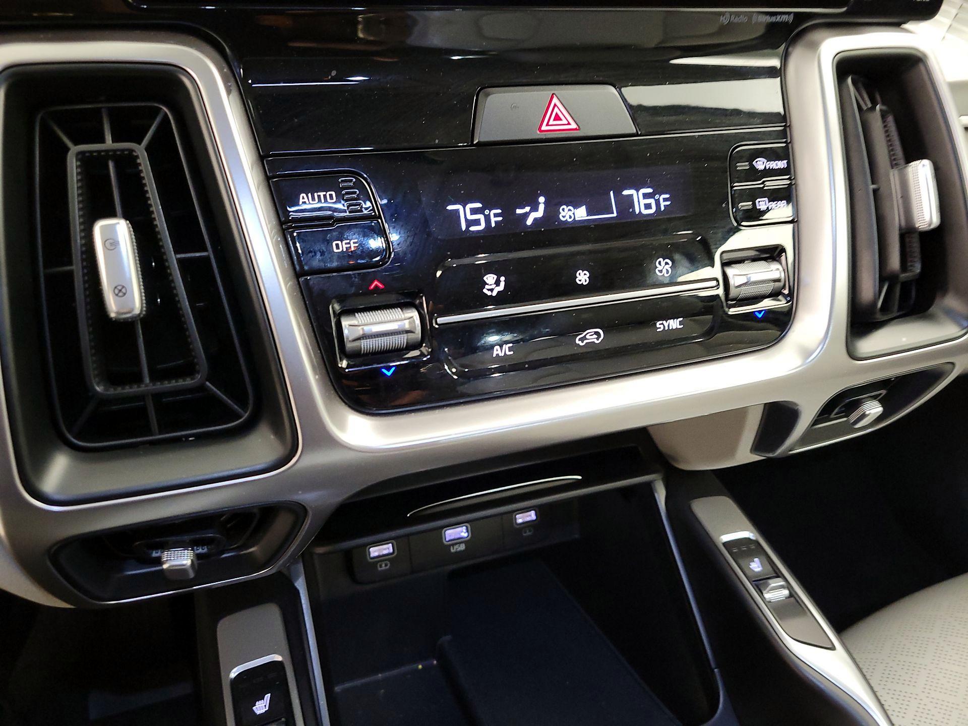 Thumbnail: 2022 Kia Sorento - 16