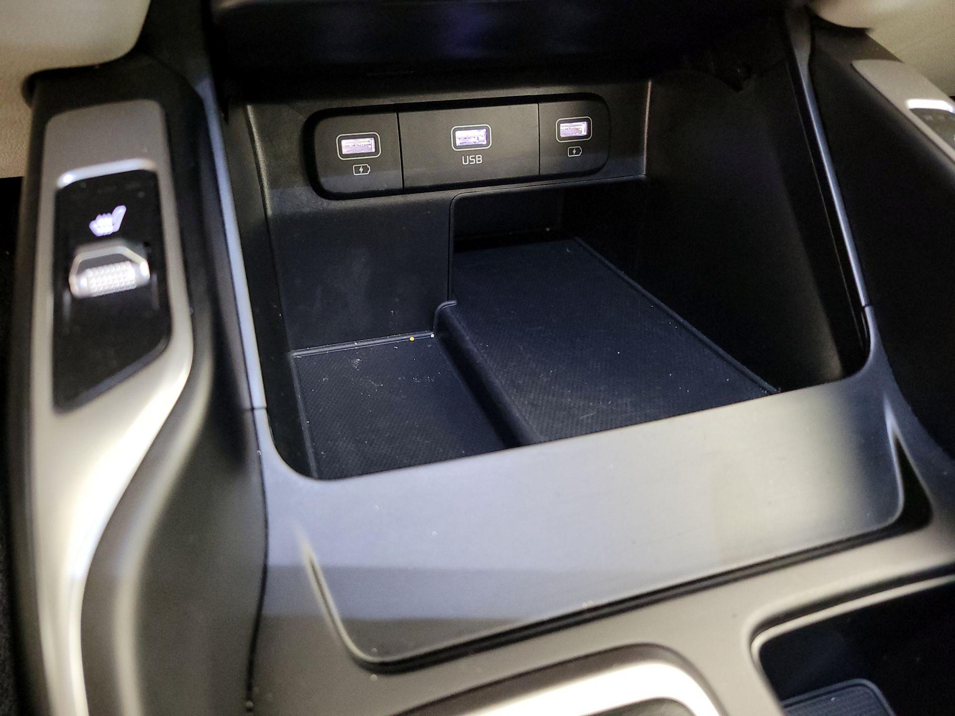 Thumbnail: 2022 Kia Sorento - 18