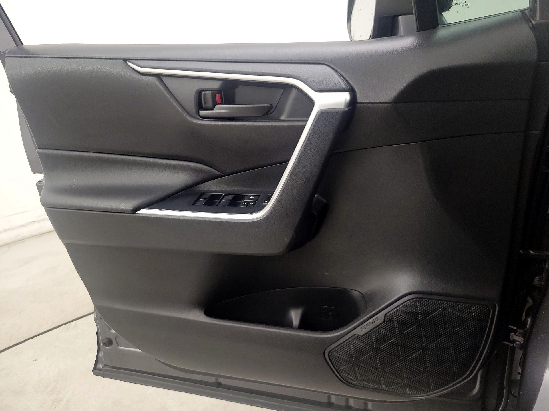 Thumbnail: 2021 Toyota RAV4 - 12