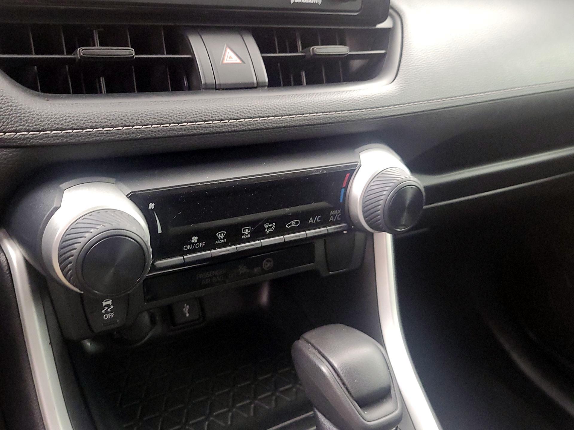 Thumbnail: 2021 Toyota RAV4 - 16