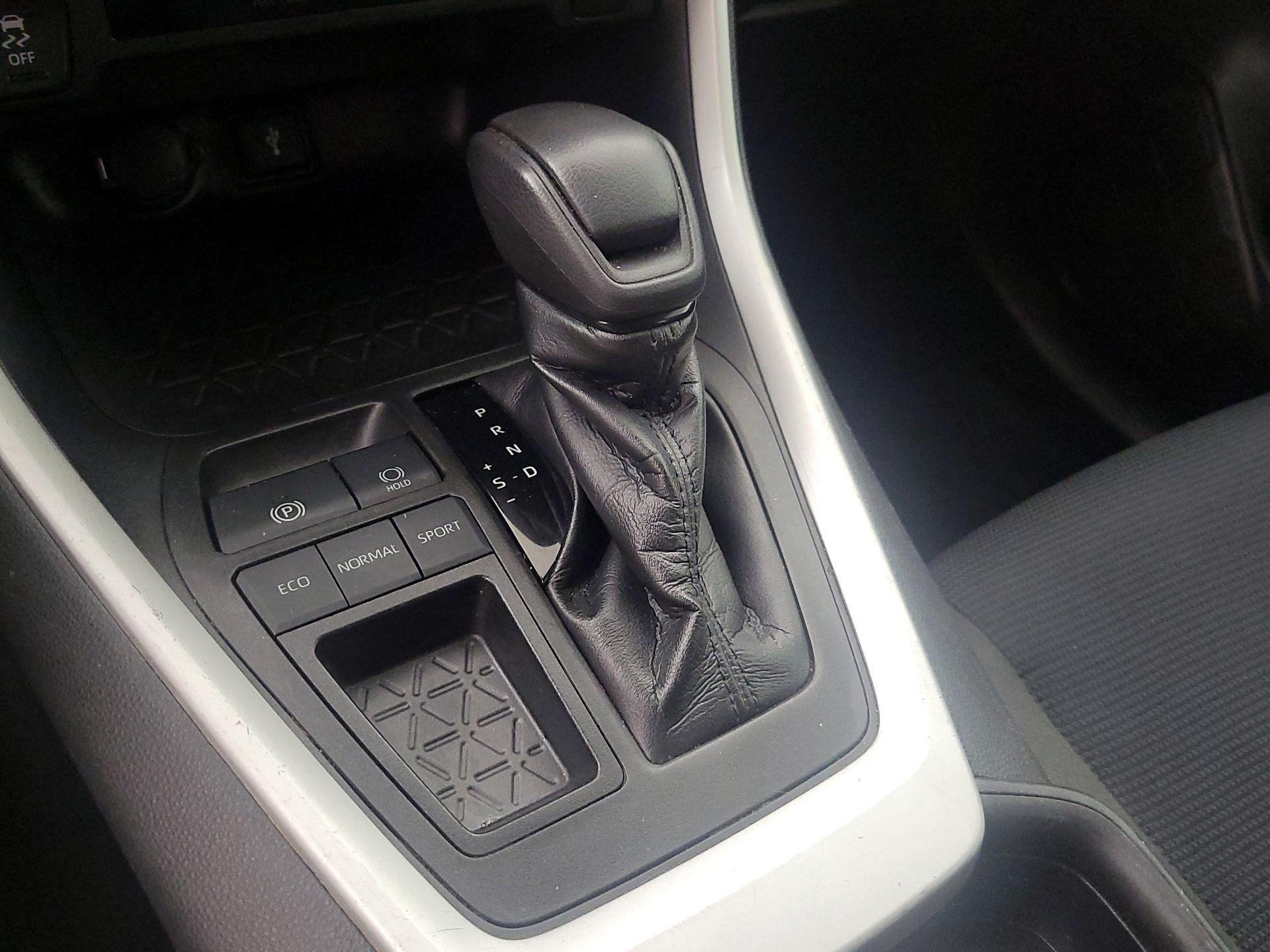 Thumbnail: 2021 Toyota RAV4 - 17