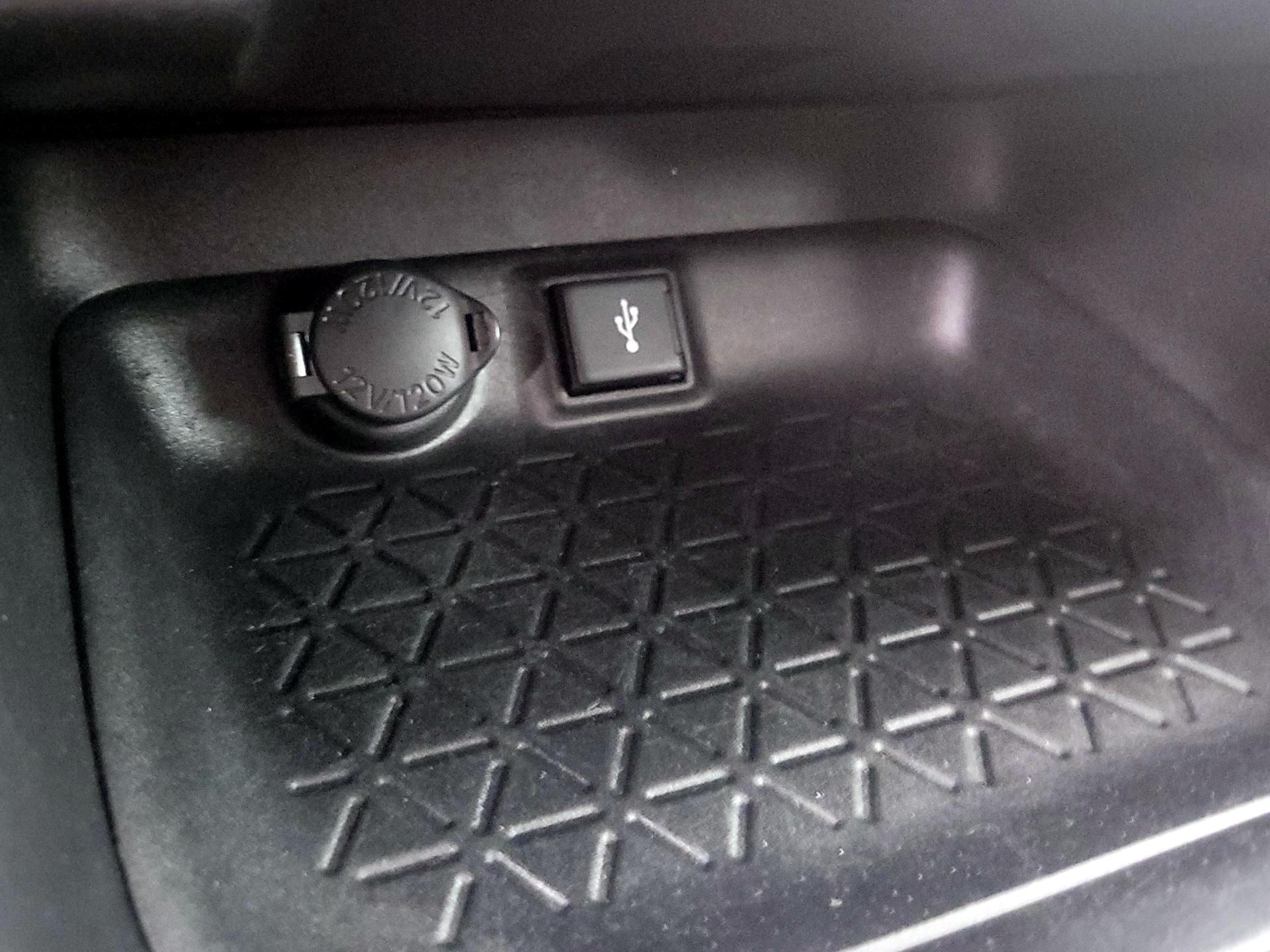 Thumbnail: 2021 Toyota RAV4 - 18