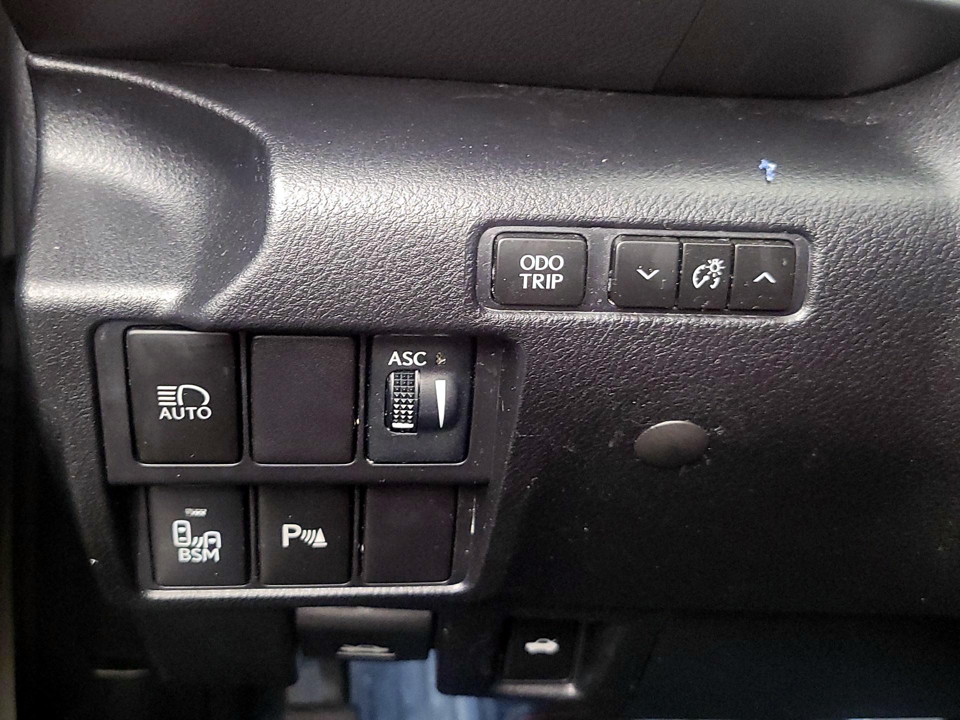 Thumbnail: 2020 Lexus IS - 13