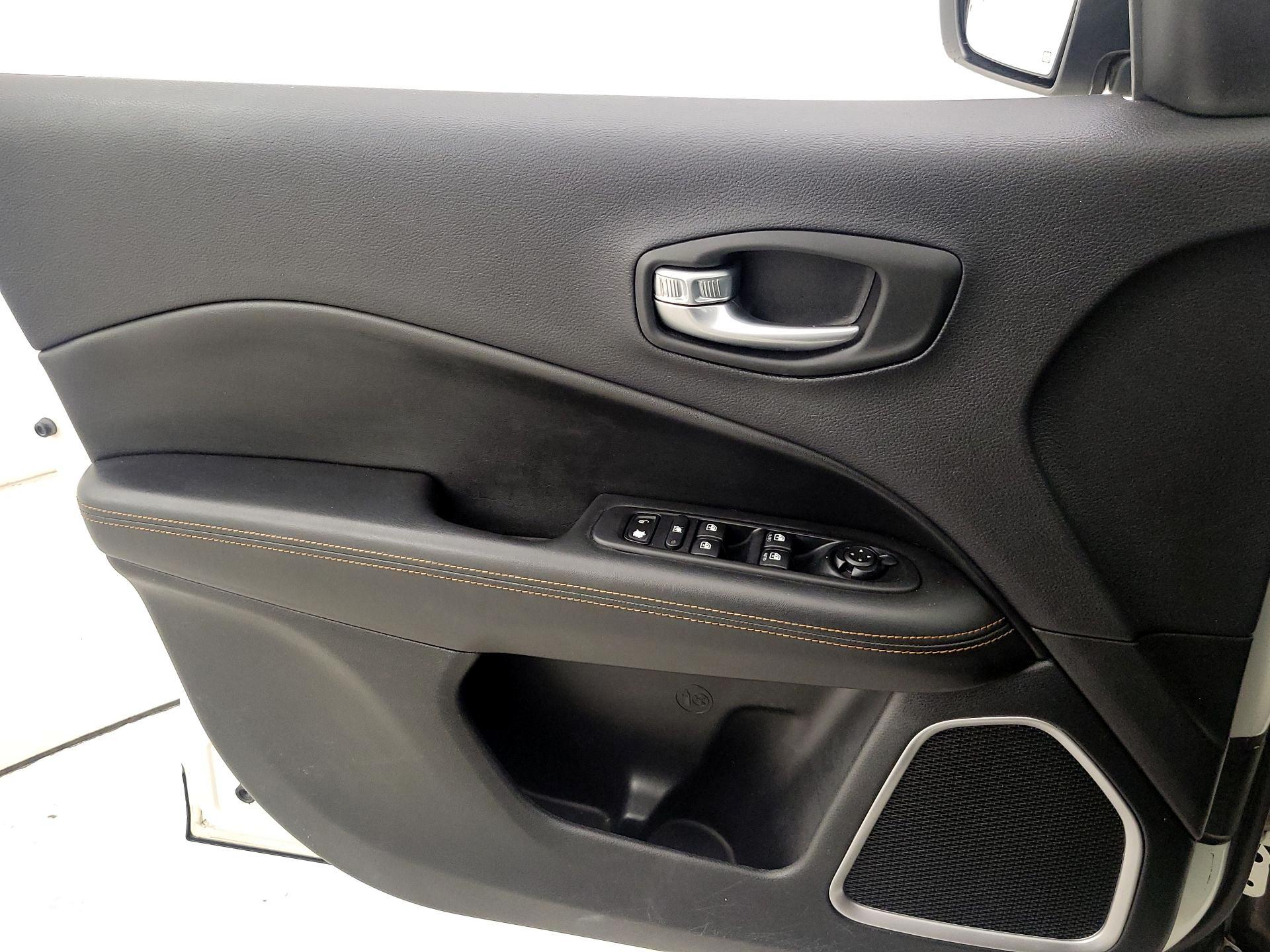 Thumbnail: 2018 Jeep Compass - 12