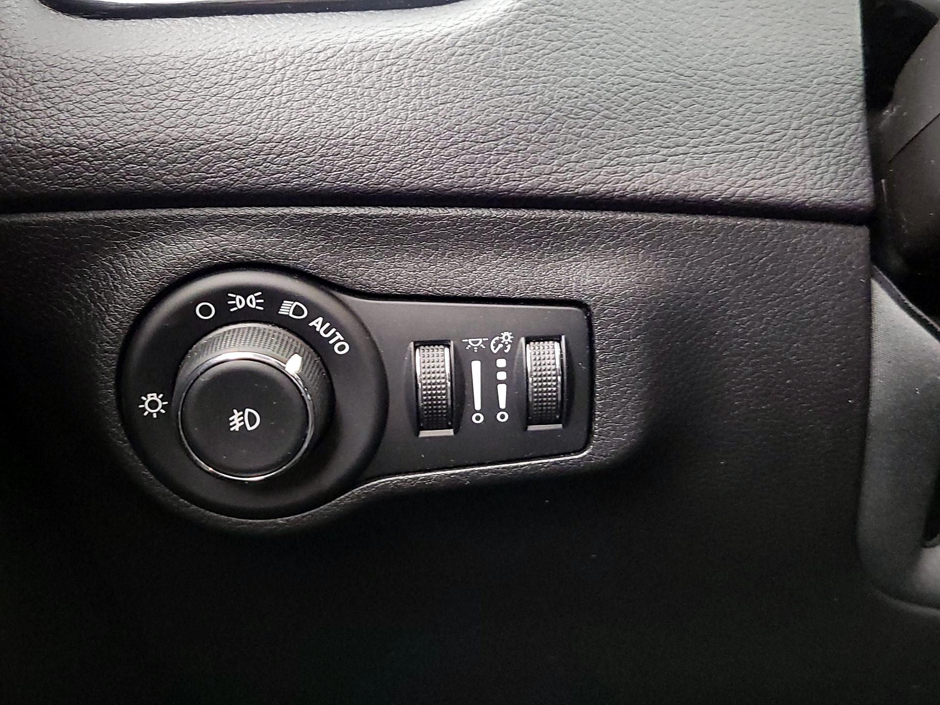 Thumbnail: 2018 Jeep Compass - 13