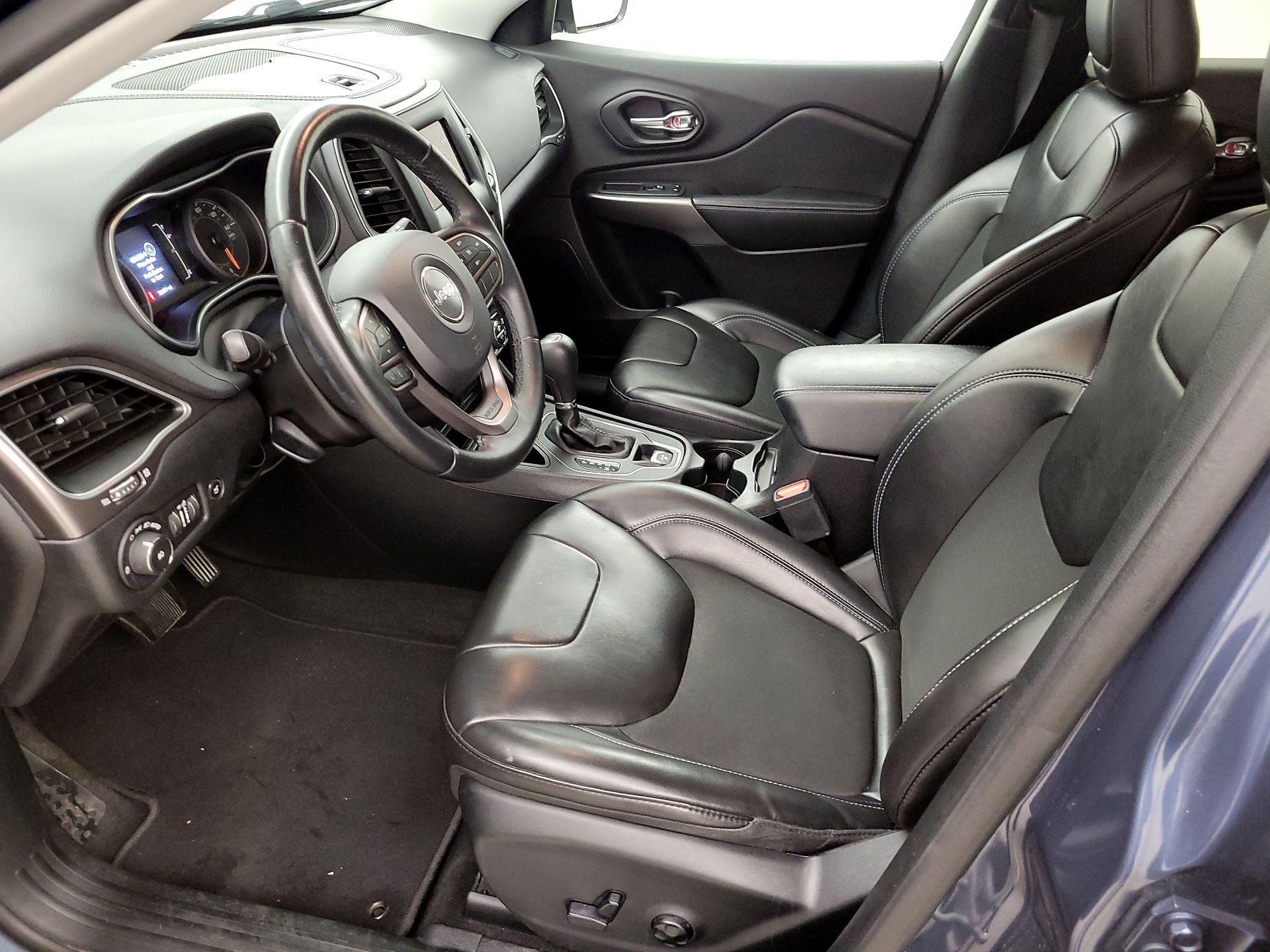 Thumbnail: 2020 Jeep Cherokee - 11