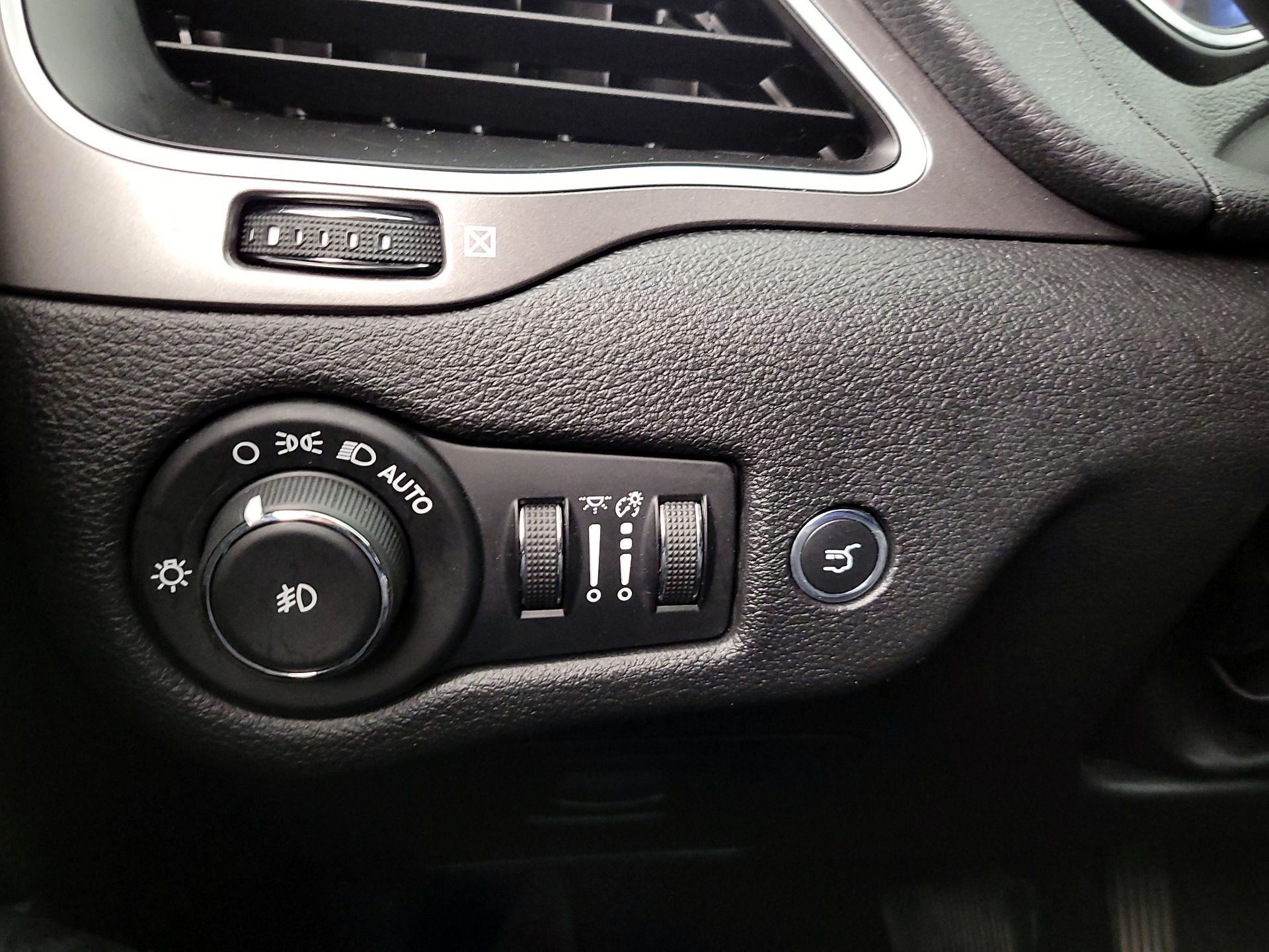 Thumbnail: 2020 Jeep Cherokee - 13