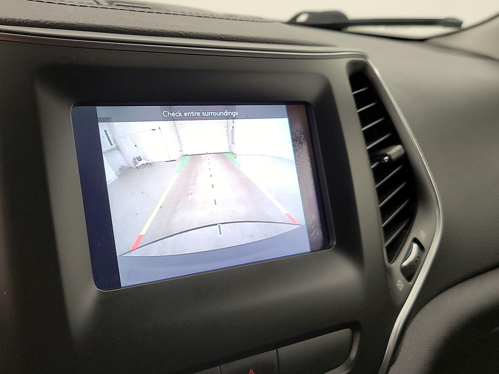 Thumbnail: 2020 Jeep Cherokee - 14