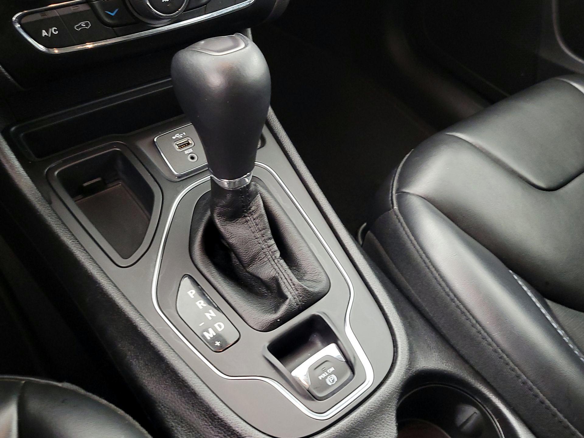 Thumbnail: 2020 Jeep Cherokee - 17