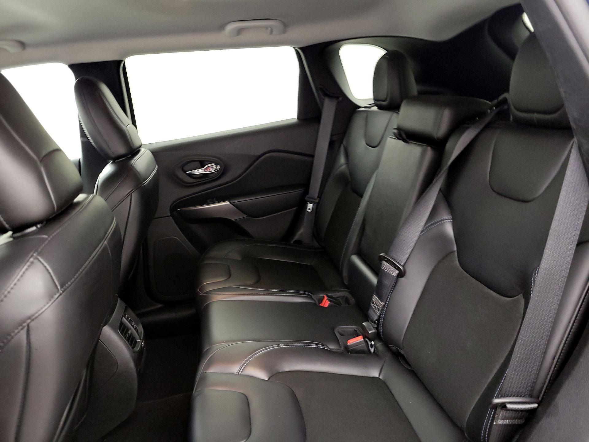 Thumbnail: 2020 Jeep Cherokee - 19