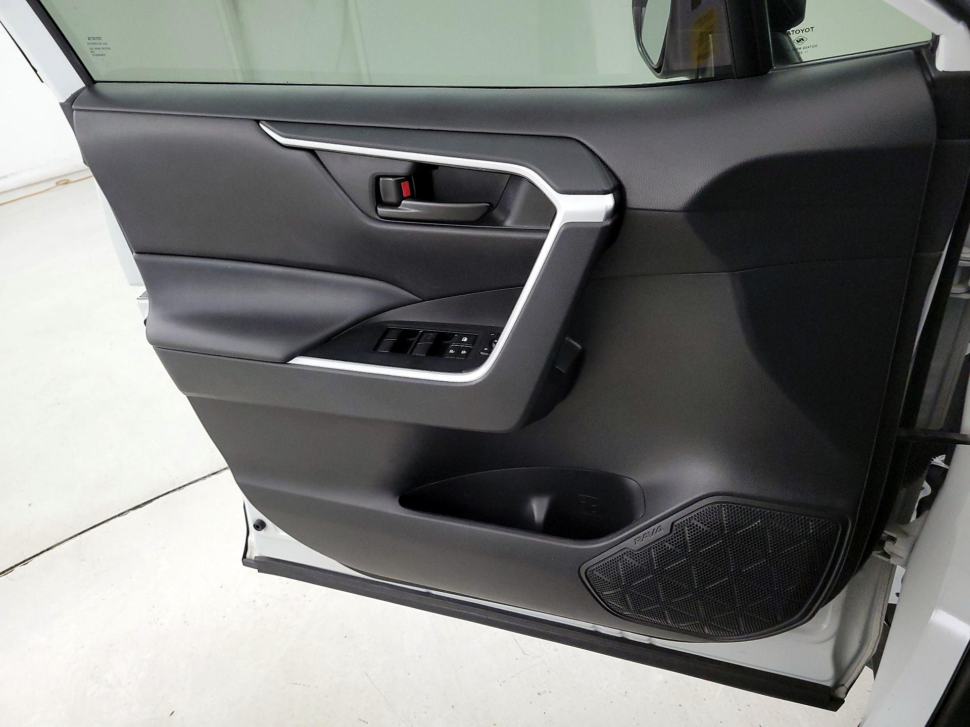 Thumbnail: 2022 Toyota RAV4 - 12