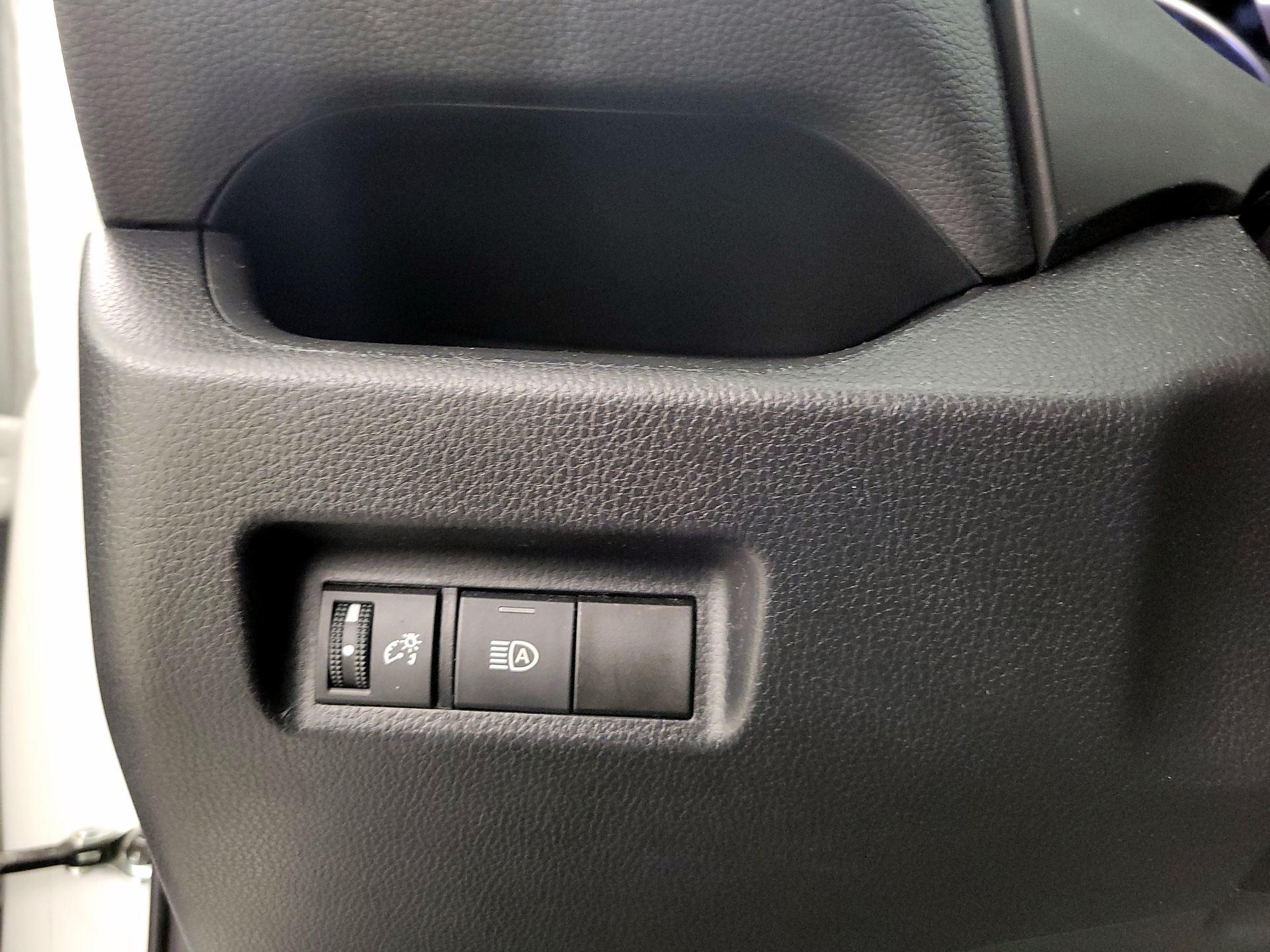 Thumbnail: 2022 Toyota RAV4 - 13