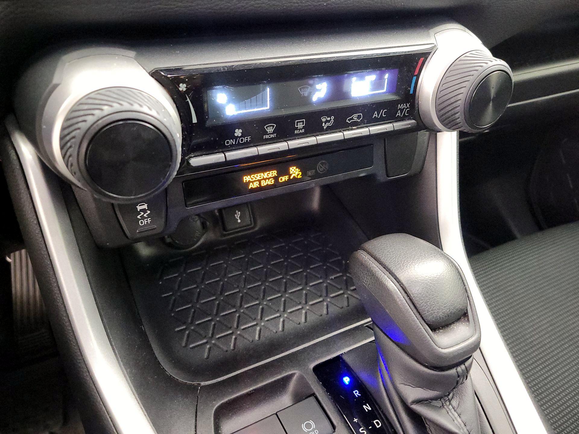 Thumbnail: 2022 Toyota RAV4 - 16