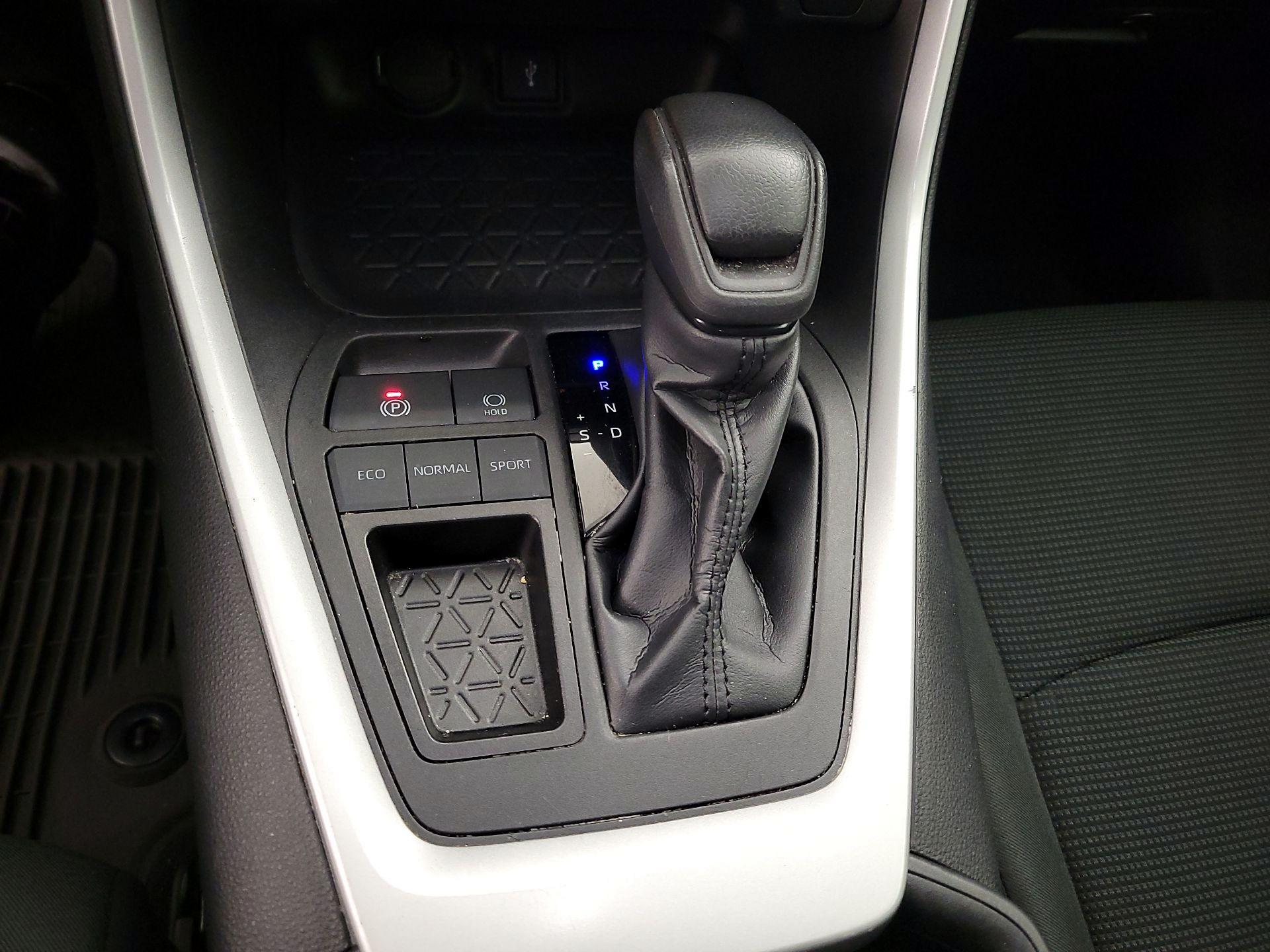 Thumbnail: 2022 Toyota RAV4 - 17