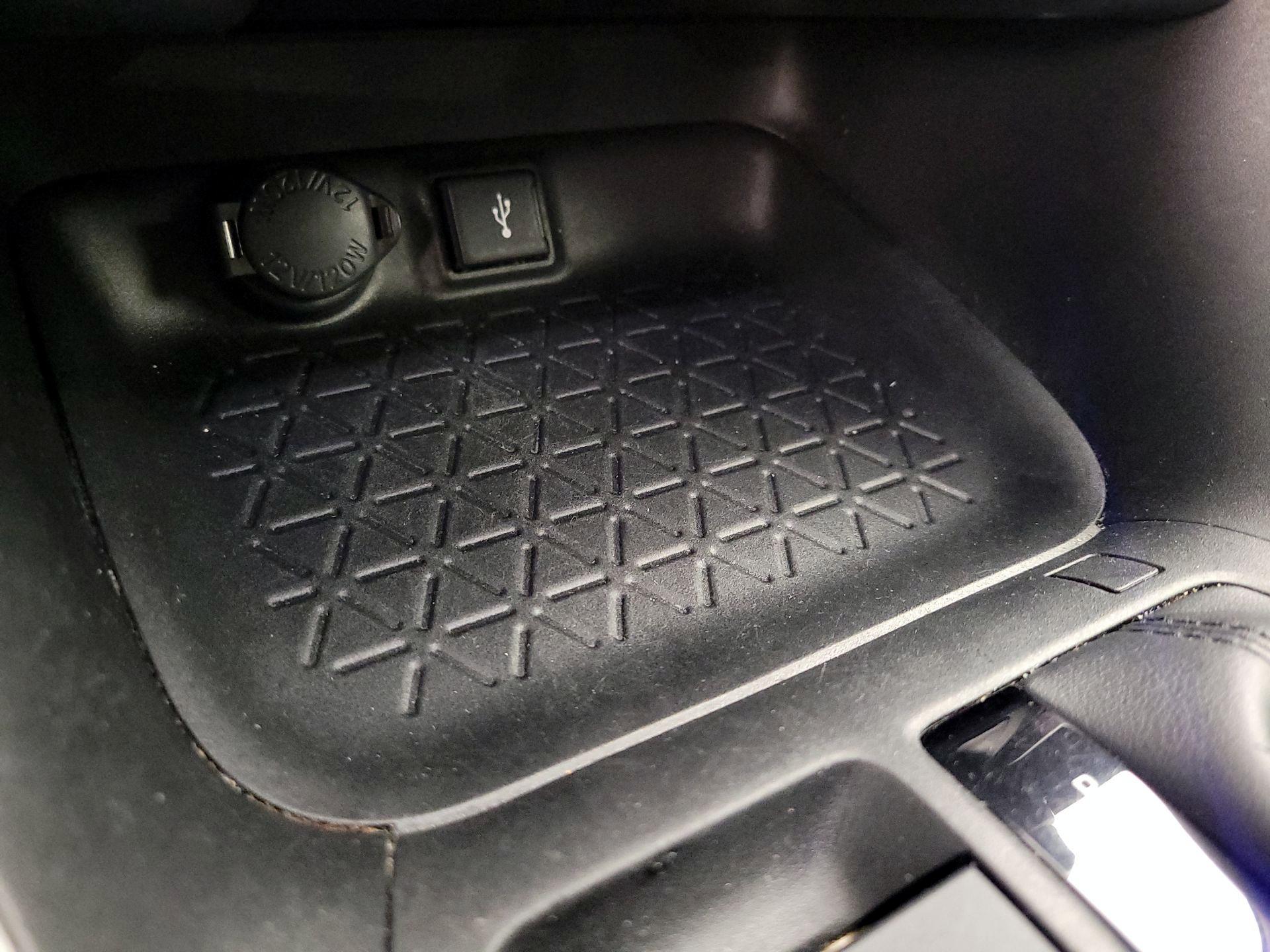 Thumbnail: 2022 Toyota RAV4 - 18