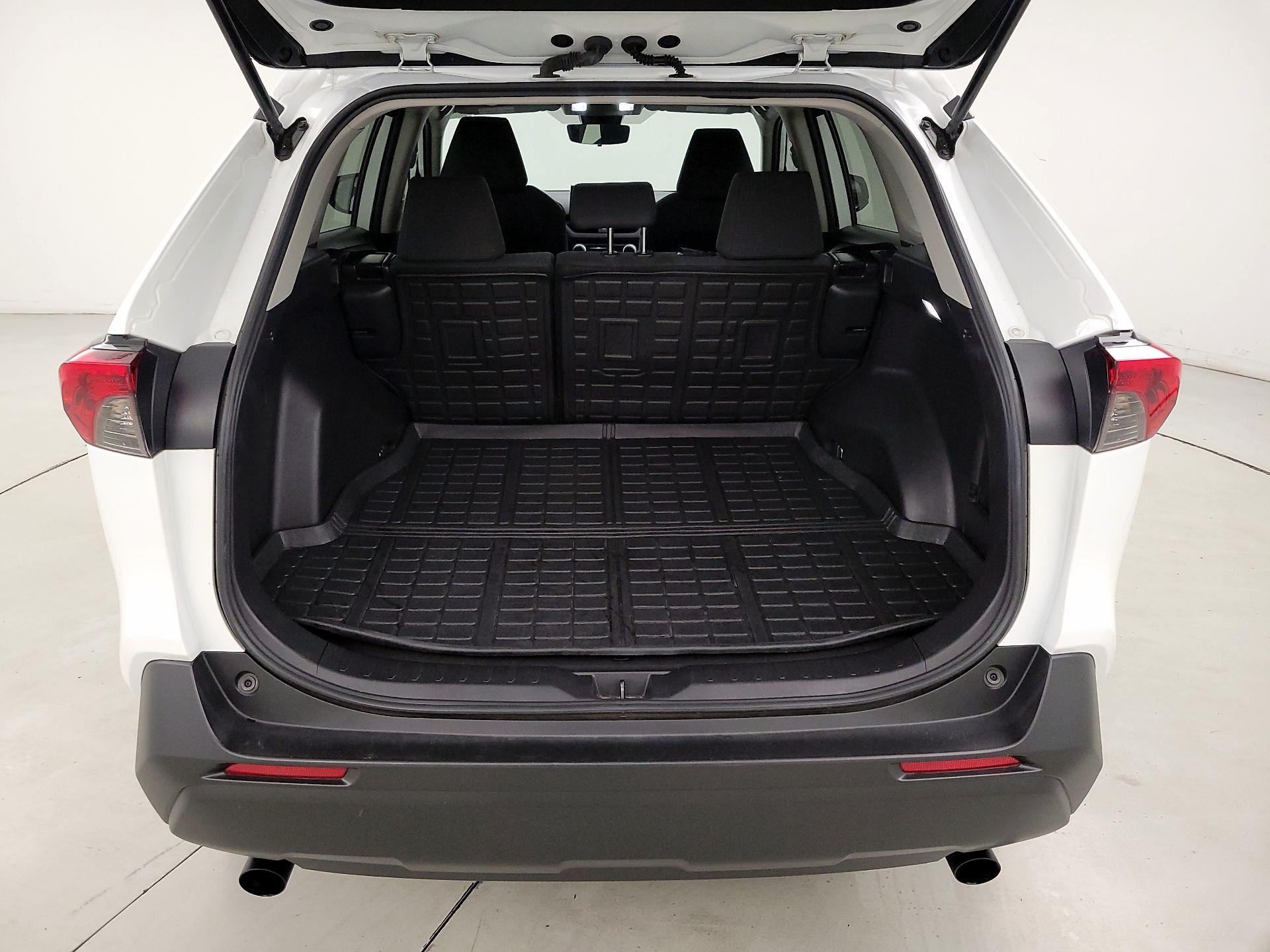 Thumbnail: 2022 Toyota RAV4 - 20