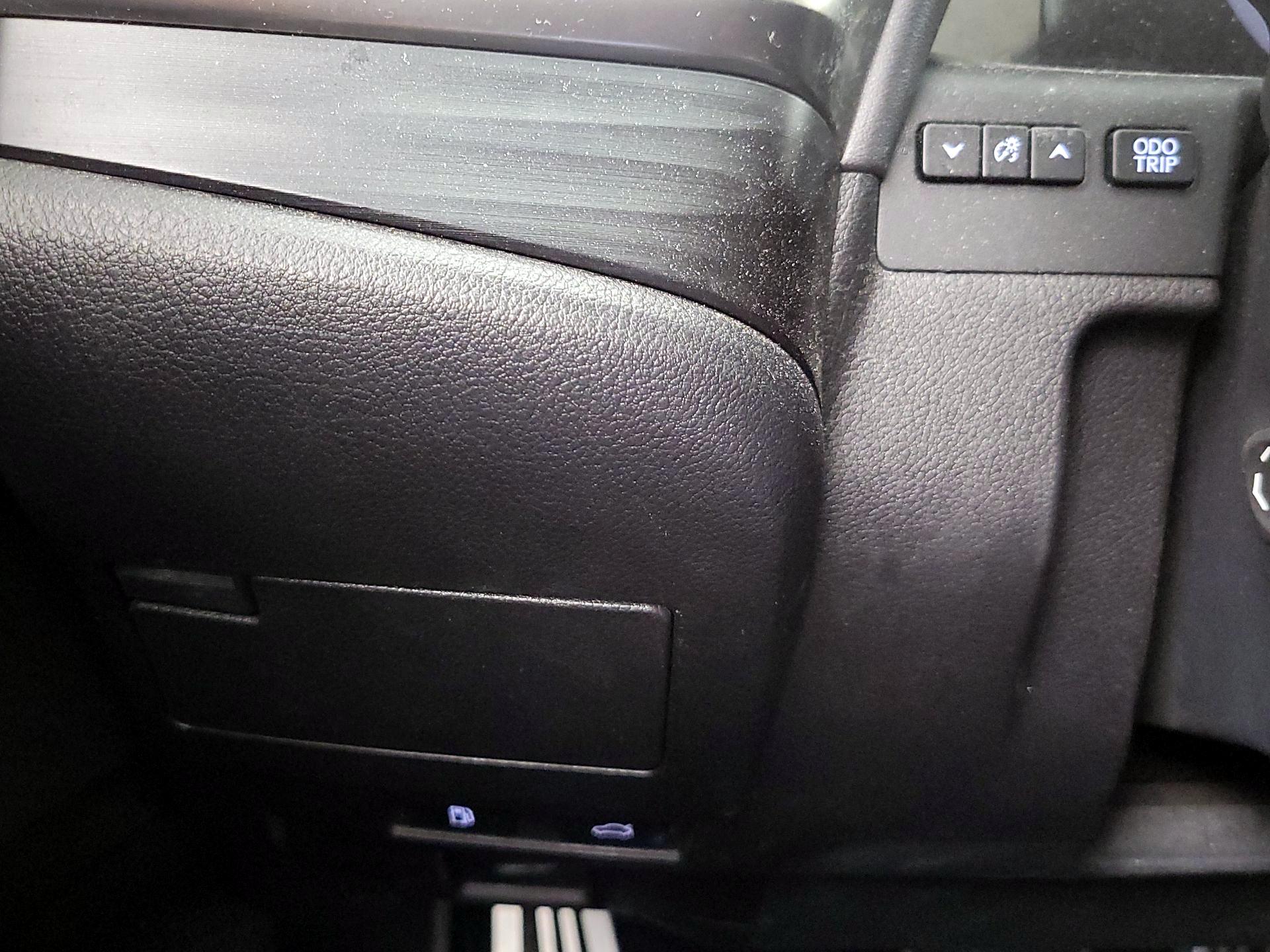 Thumbnail: 2020 Lexus ES - 13