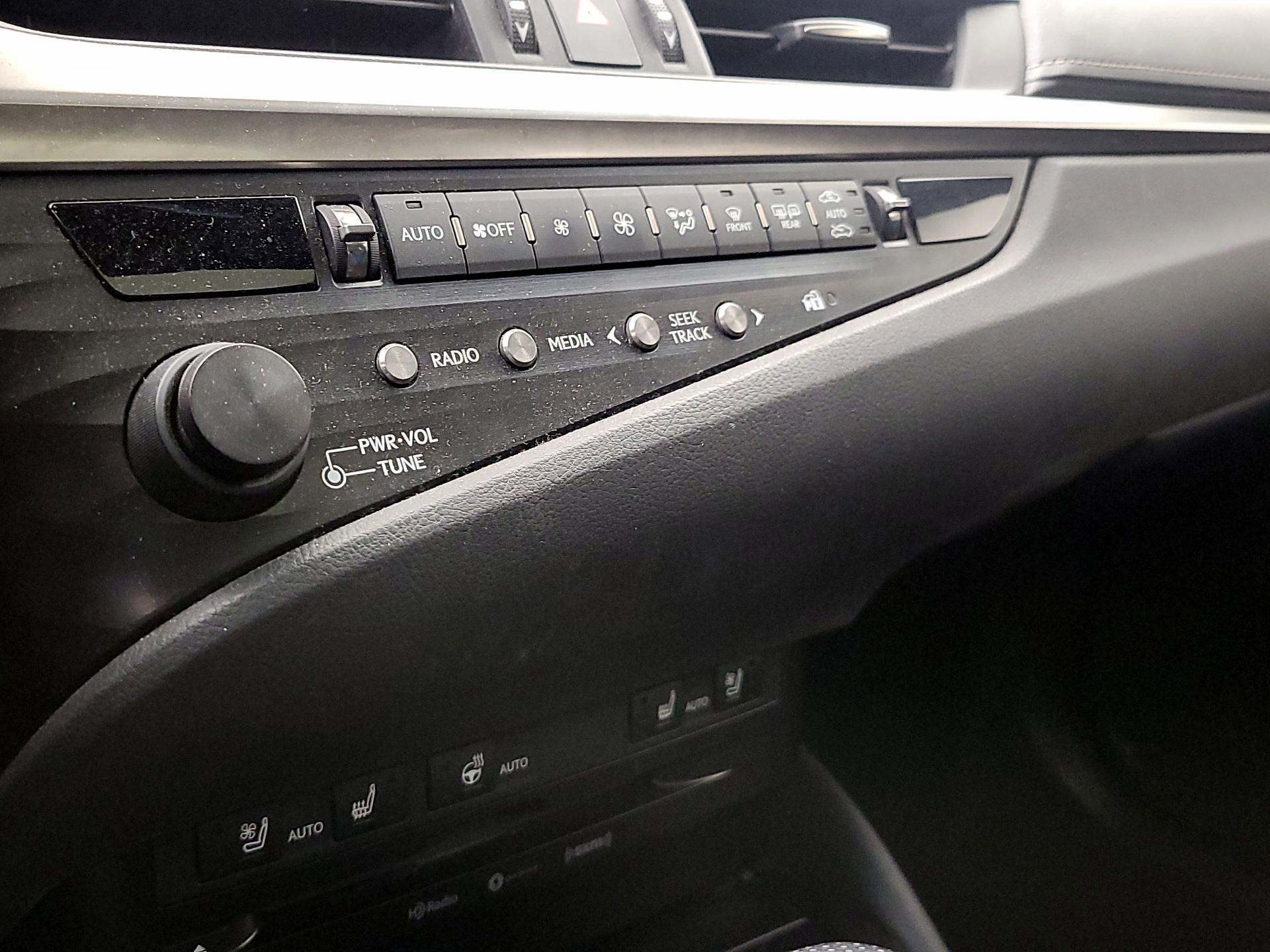 Thumbnail: 2020 Lexus ES - 16